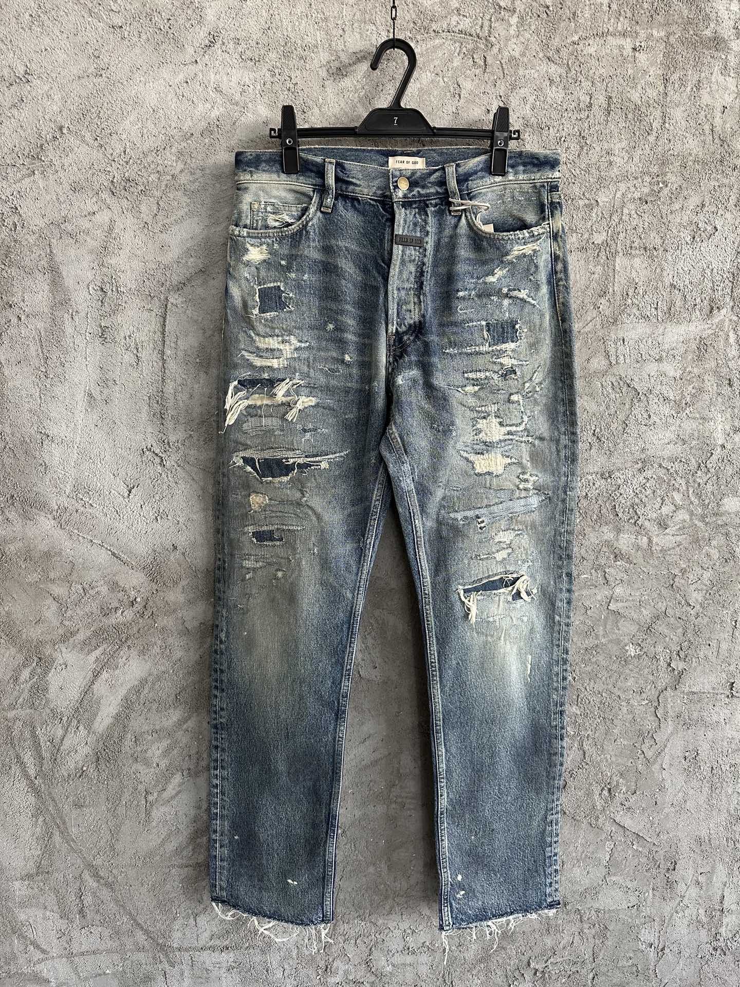 Fear of God Distressed Denim Jeans - Premium Quality, Unique Wash & Detailing 2 i1737569691433 1282 0 0