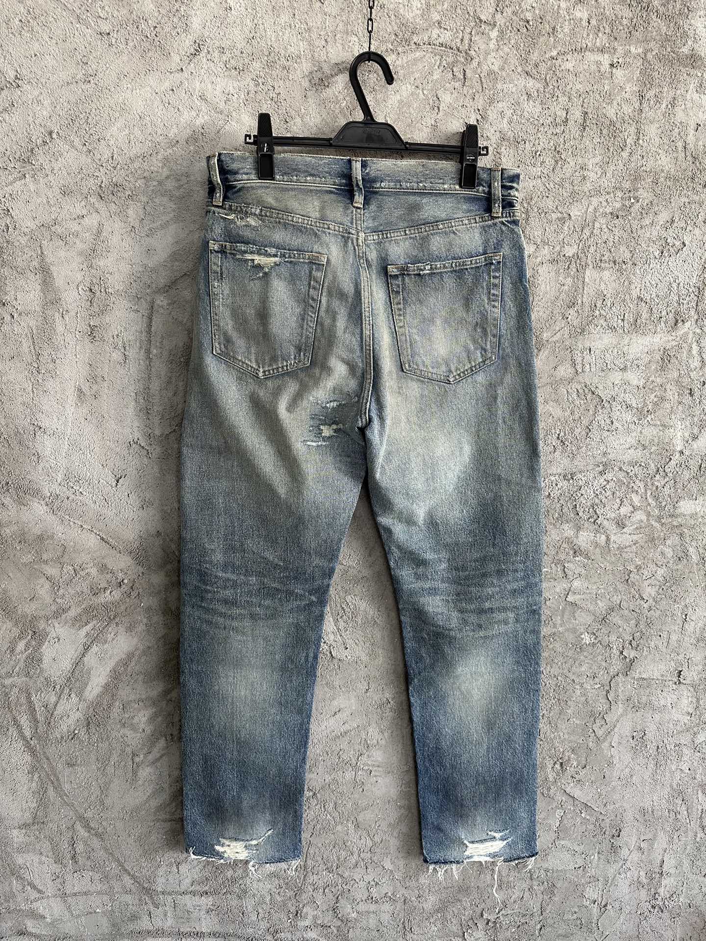 Fear of God Distressed Denim Jeans - Premium Quality, Unique Wash & Detailing 3 i1737569691466 4667 0 8