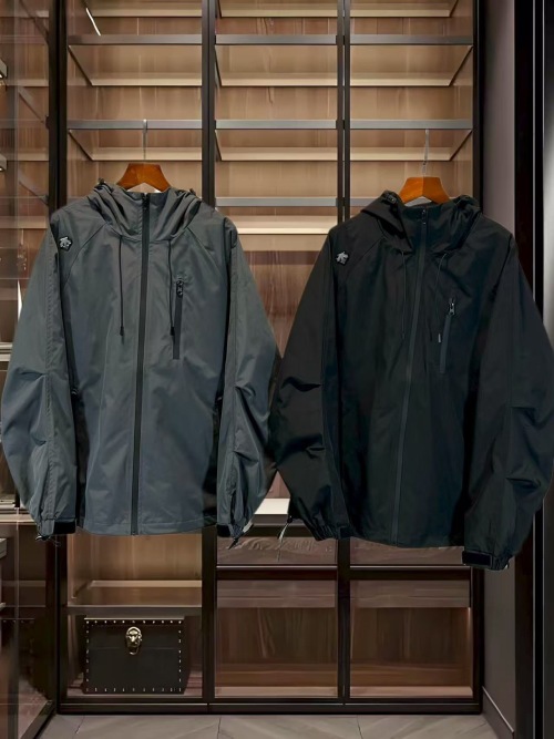 Products 21 Descente Outdoor Hooded Windbreaker Jacket, Waterproof and Breathable