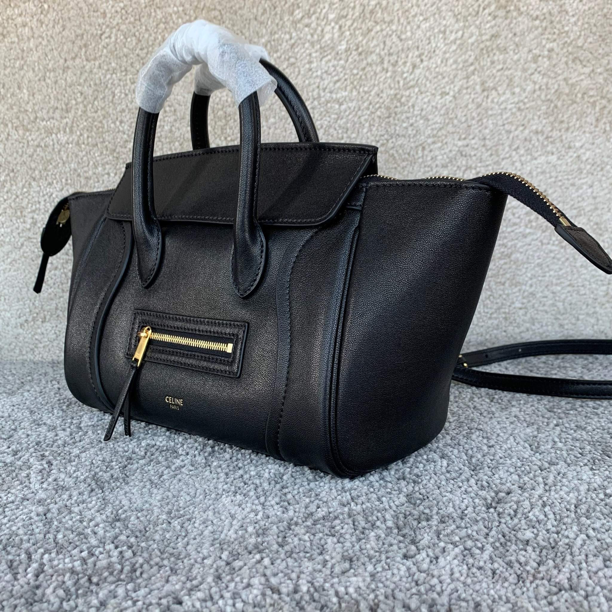 高品质原厂NEW LUGGAGE小号手袋38.5X11.5X16.5厘米)羊皮革牛剖层革衬里金色饰面手提