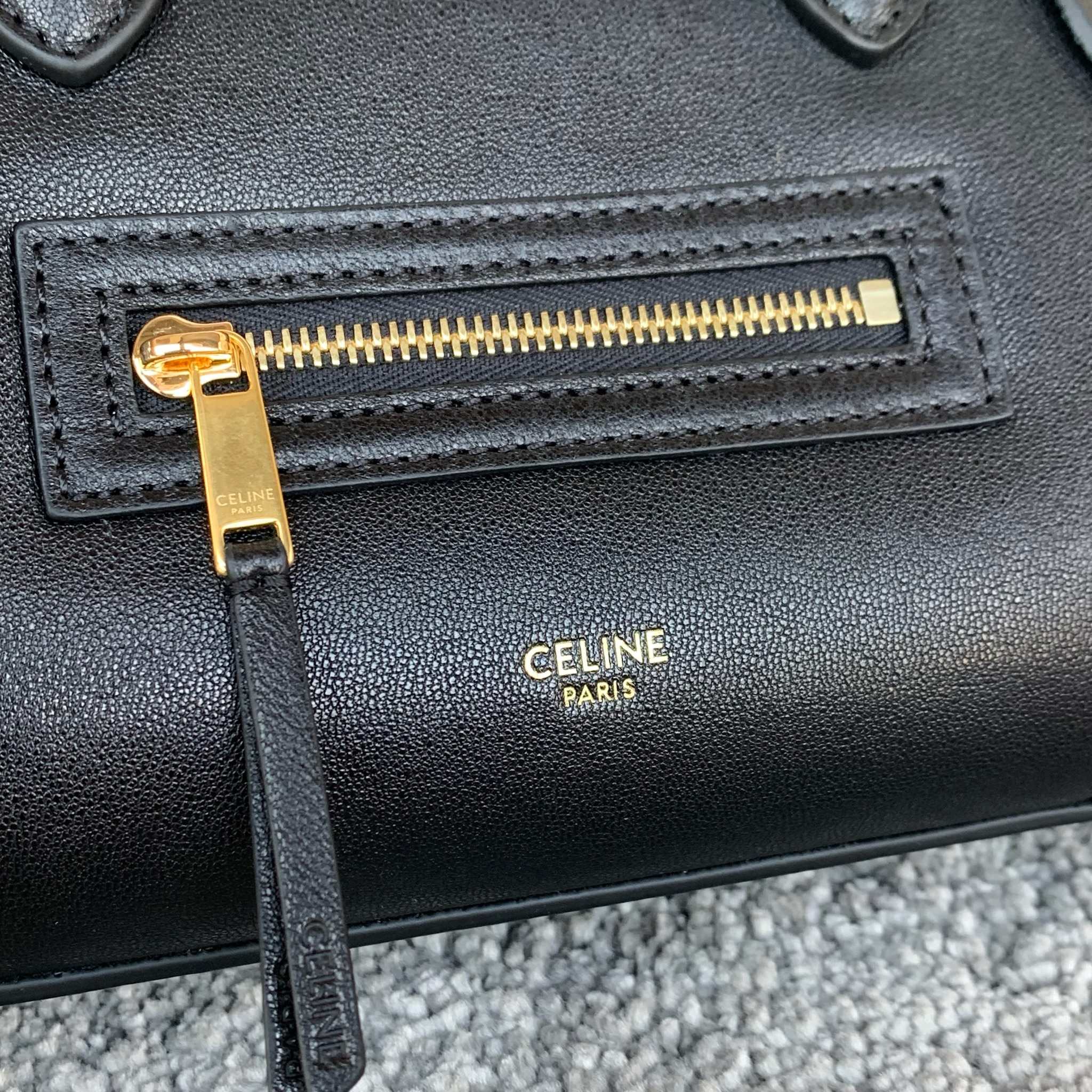 高品质原厂NEW LUGGAGE小号手袋38.5X11.5X16.5厘米)羊皮革牛剖层革衬里金色饰面手提