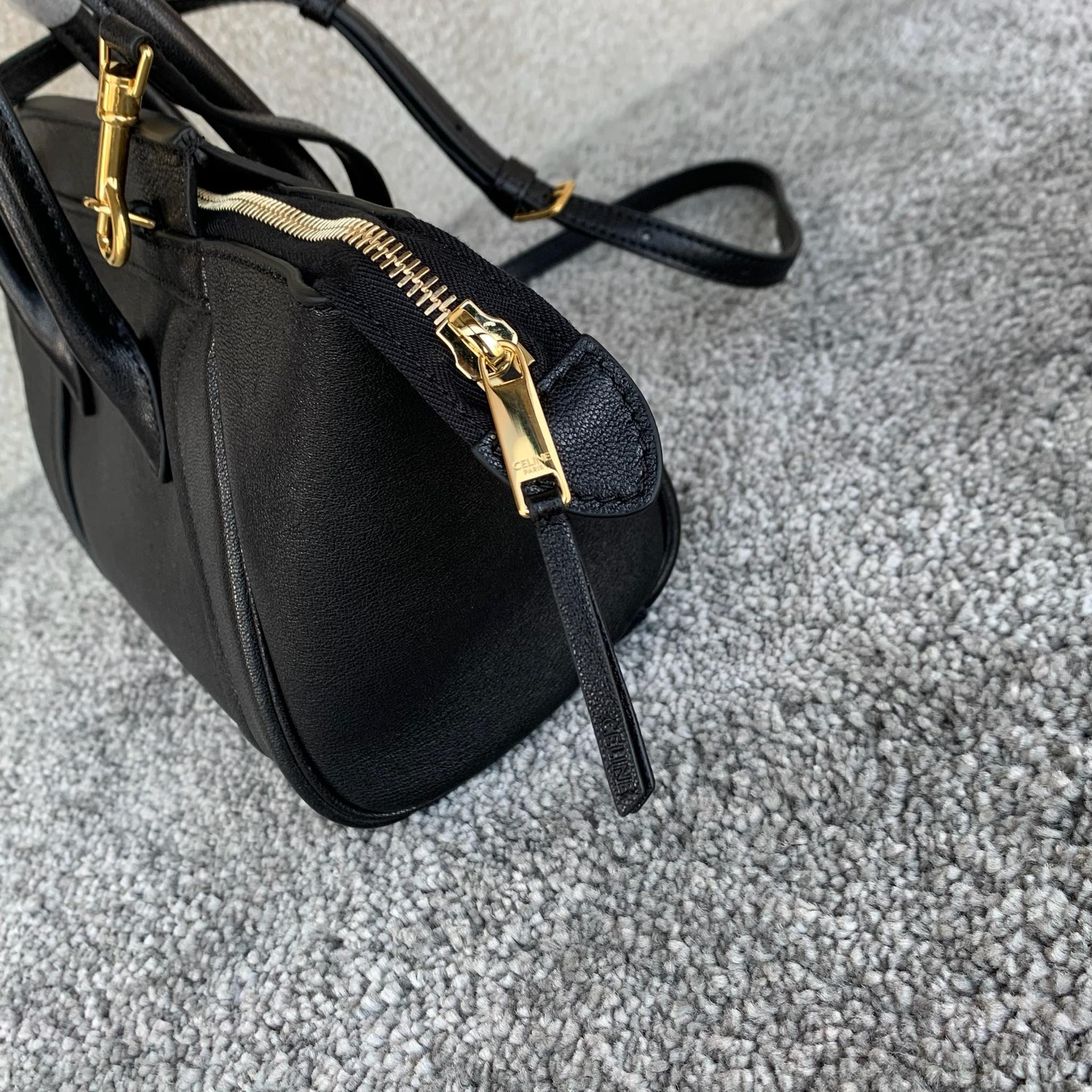 高品质原厂NEW LUGGAGE小号手袋38.5X11.5X16.5厘米)羊皮革牛剖层革衬里金色饰面手提