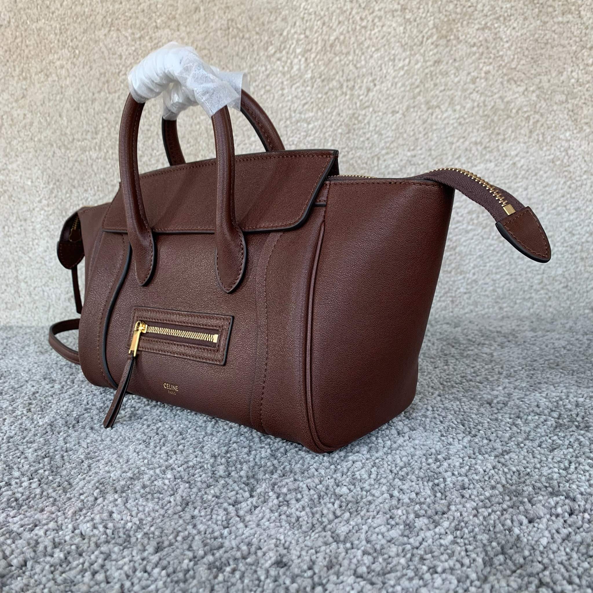 高品质原厂NEW LUGGAGE小号手袋38.5X11.5X16.5厘米)羊皮革牛剖层革衬里金色饰面手提