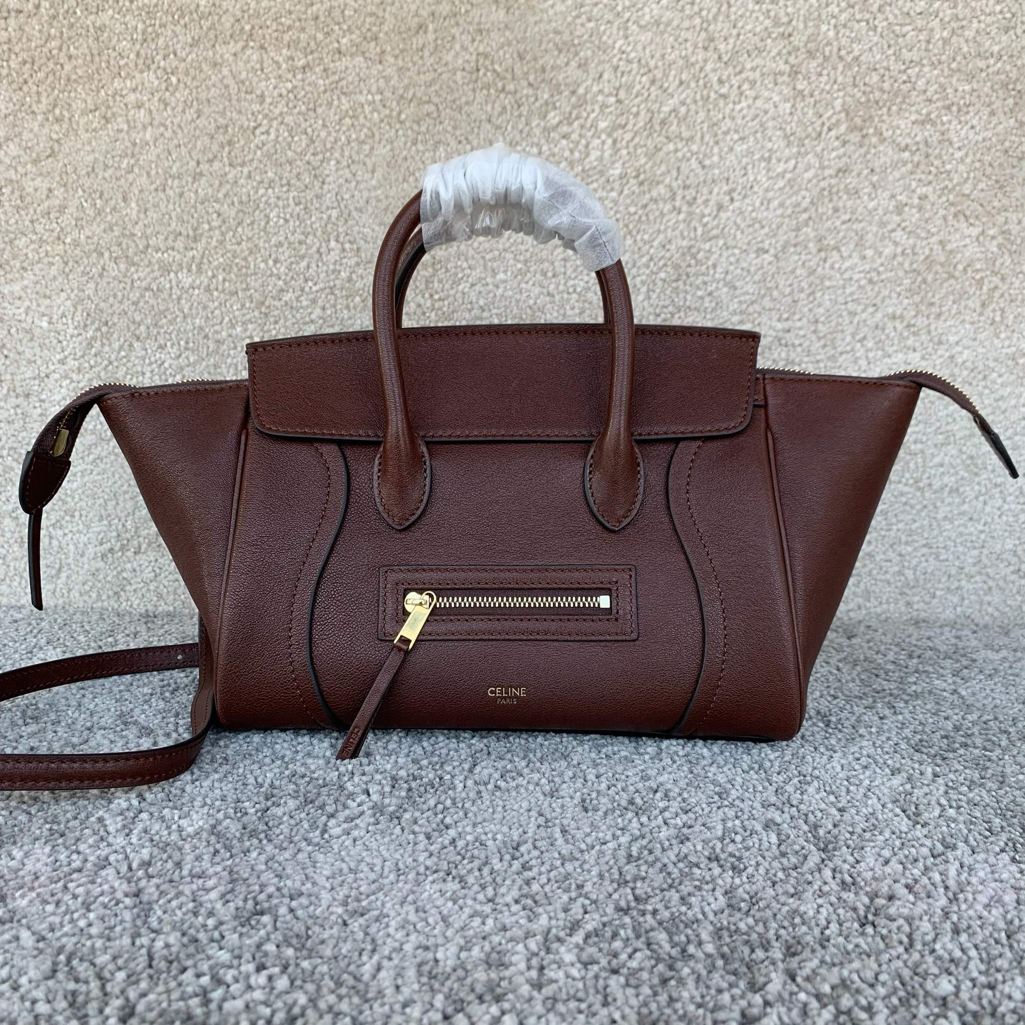 高品质原厂NEW LUGGAGE小号手袋38.5X11.5X16.5厘米)羊皮革牛剖层革衬里金色饰面手提