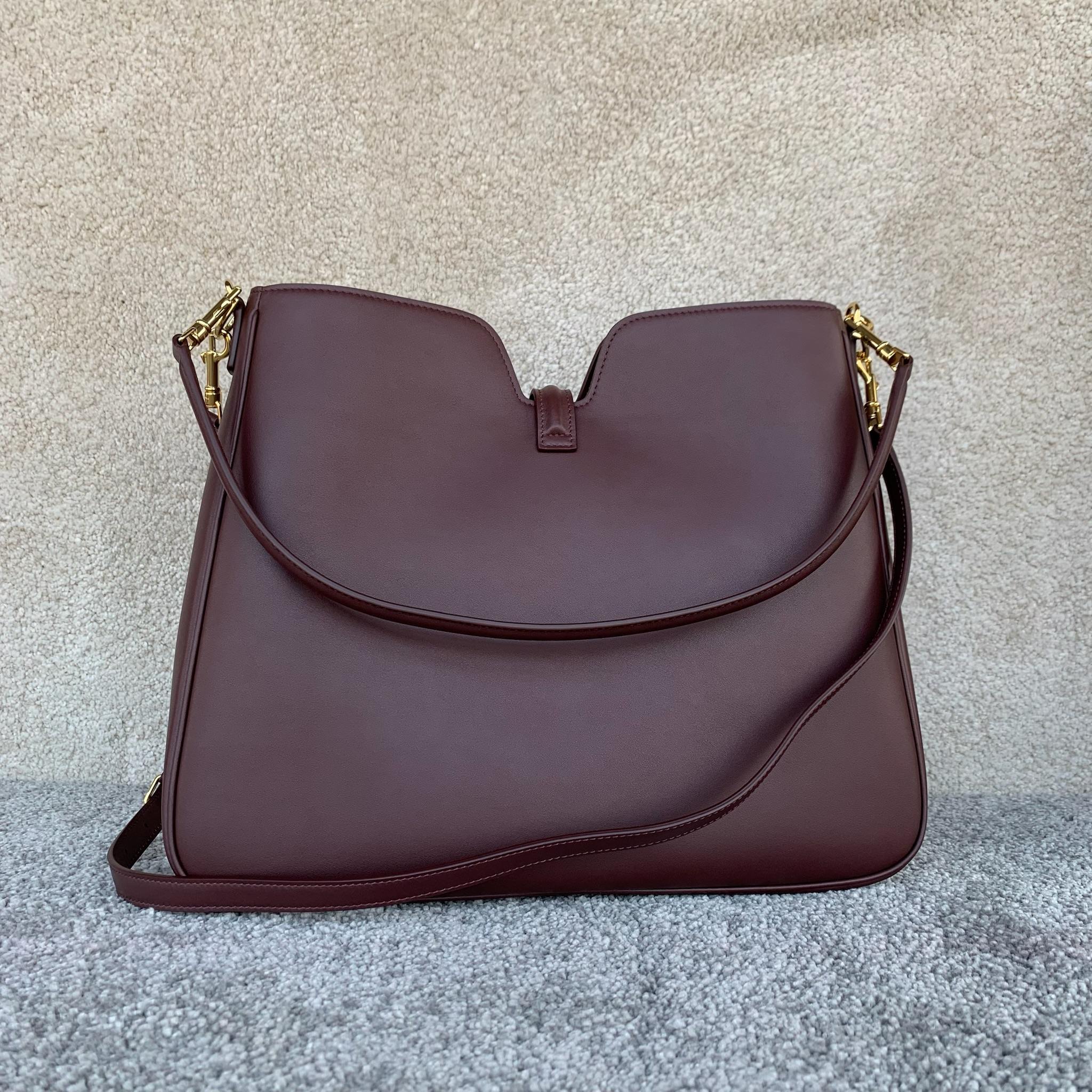 16 SOFT中号光滑牛皮革手袋36X29.5X7厘米 本款型可装下IPAD等智能平板电脑牛皮革羊皮革衬