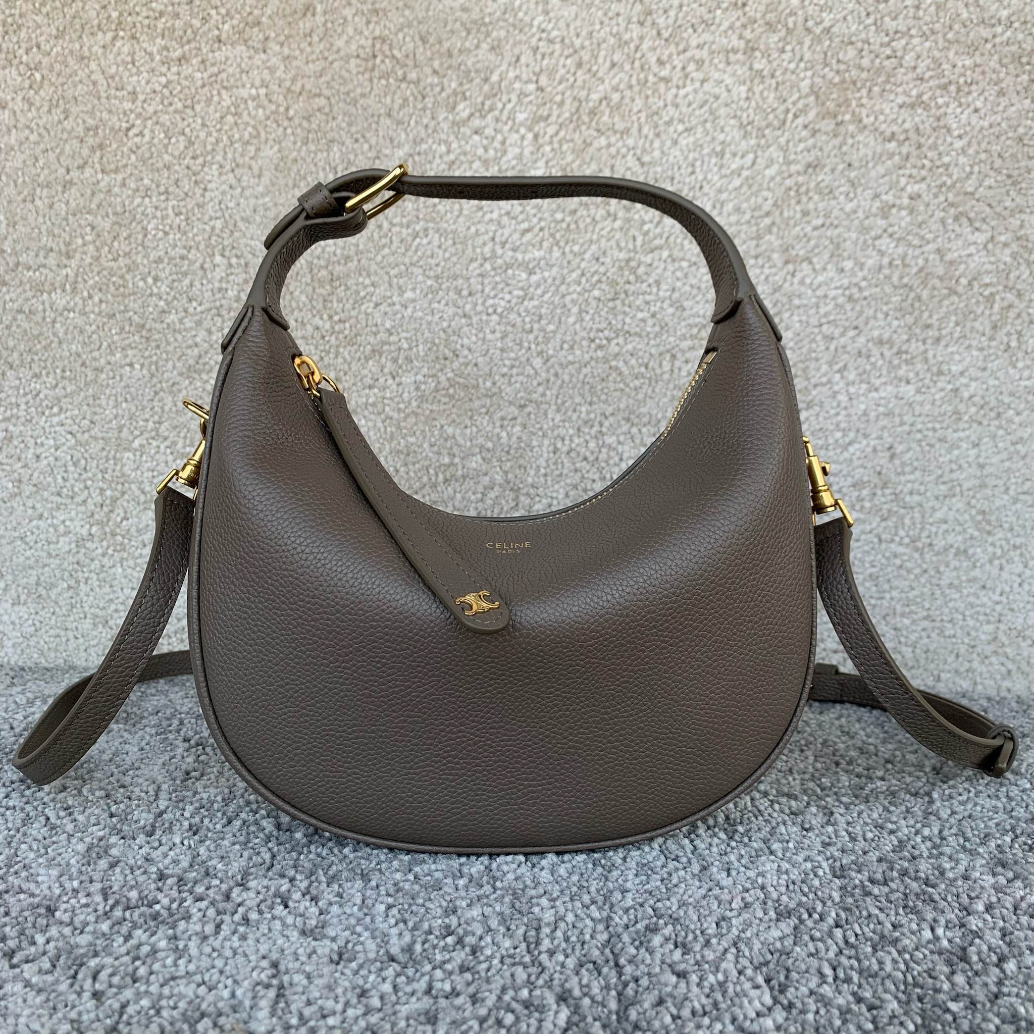 TEEN LULU柔软粒面牛皮革手袋可手提、肩背和斜挎本款型可装下PLUS等较大的智能手机机型 21X 