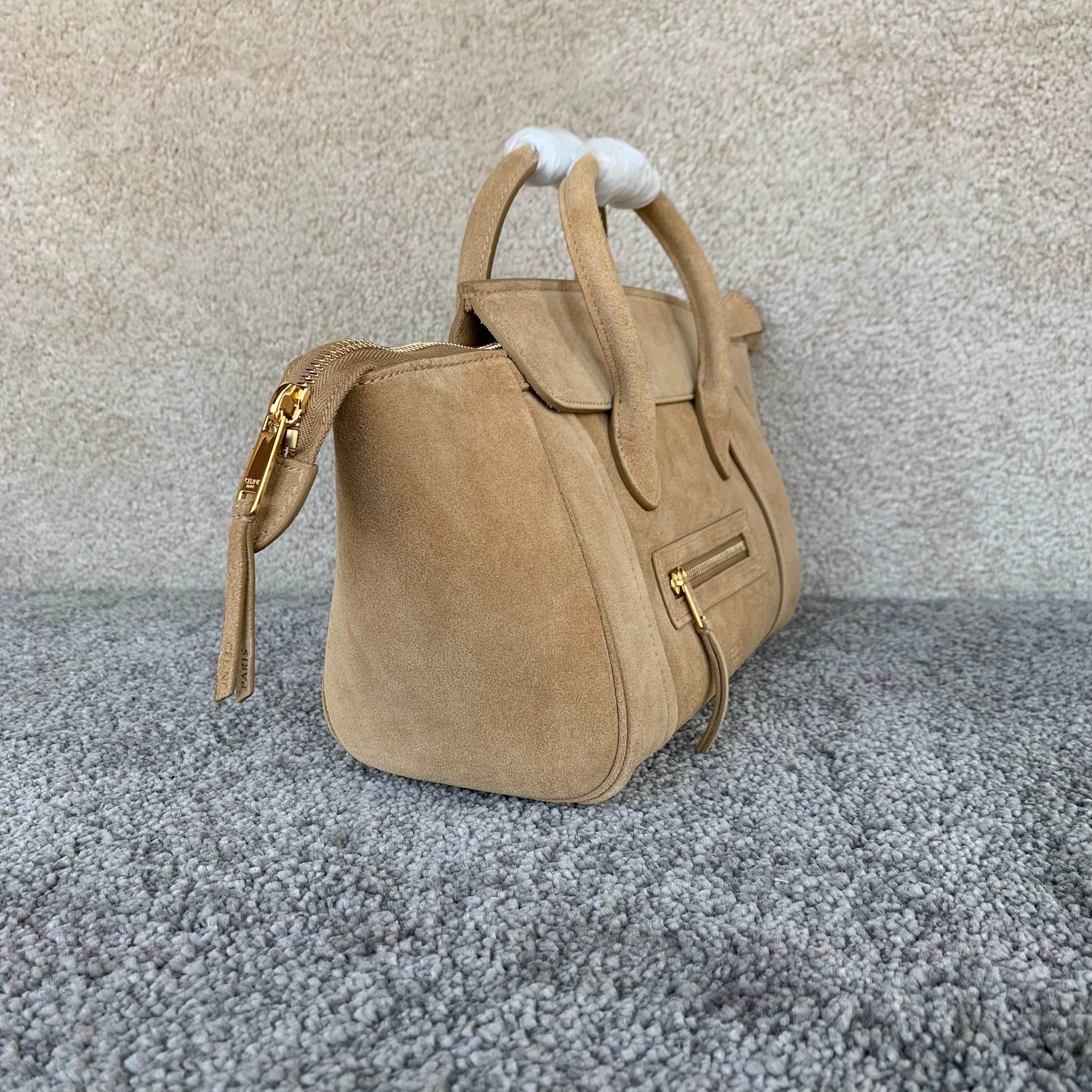 高品质原厂NEW LUGGAGE小号手袋38.5X11.5X16.5厘米)牛皮磨砂牛剖层革衬里金色饰面手