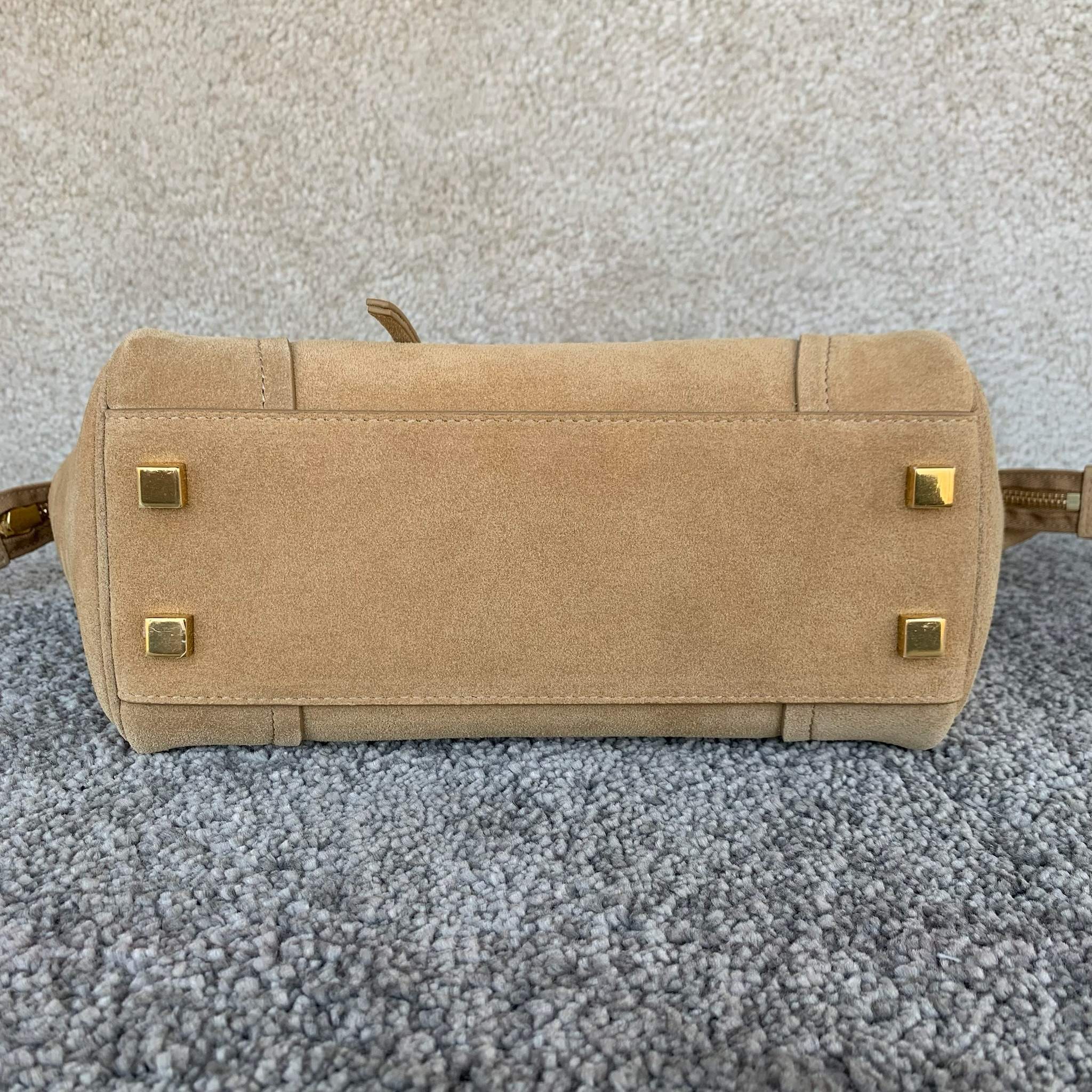 高品质原厂NEW LUGGAGE小号手袋38.5X11.5X16.5厘米)牛皮磨砂牛剖层革衬里金色饰面手