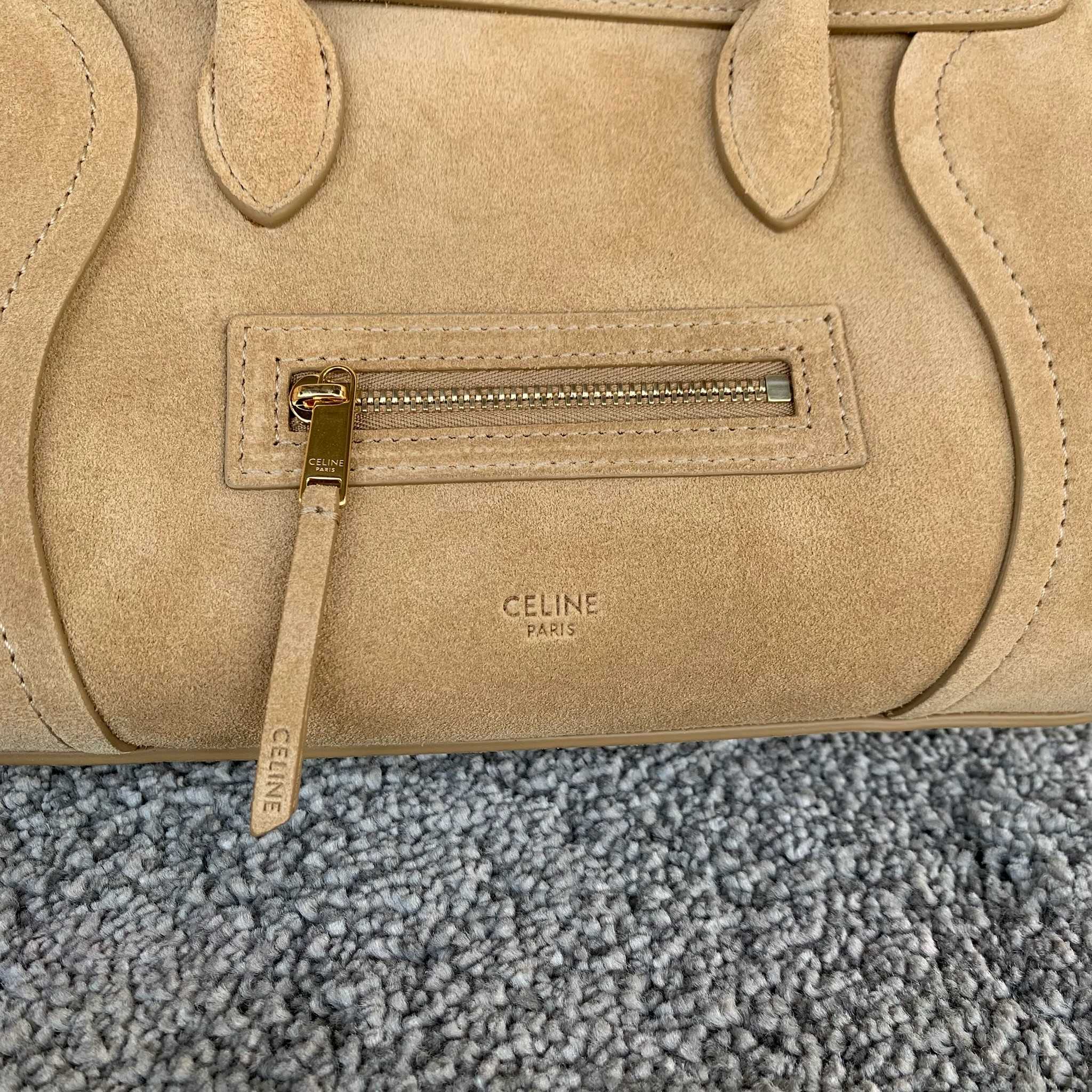 高品质原厂NEW LUGGAGE小号手袋38.5X11.5X16.5厘米)牛皮磨砂牛剖层革衬里金色饰面手