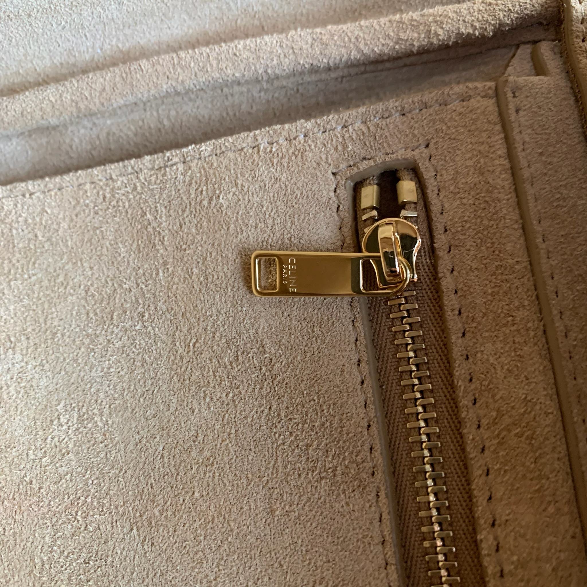 高品质原厂NEW LUGGAGE小号手袋38.5X11.5X16.5厘米)牛皮磨砂牛剖层革衬里金色饰面手