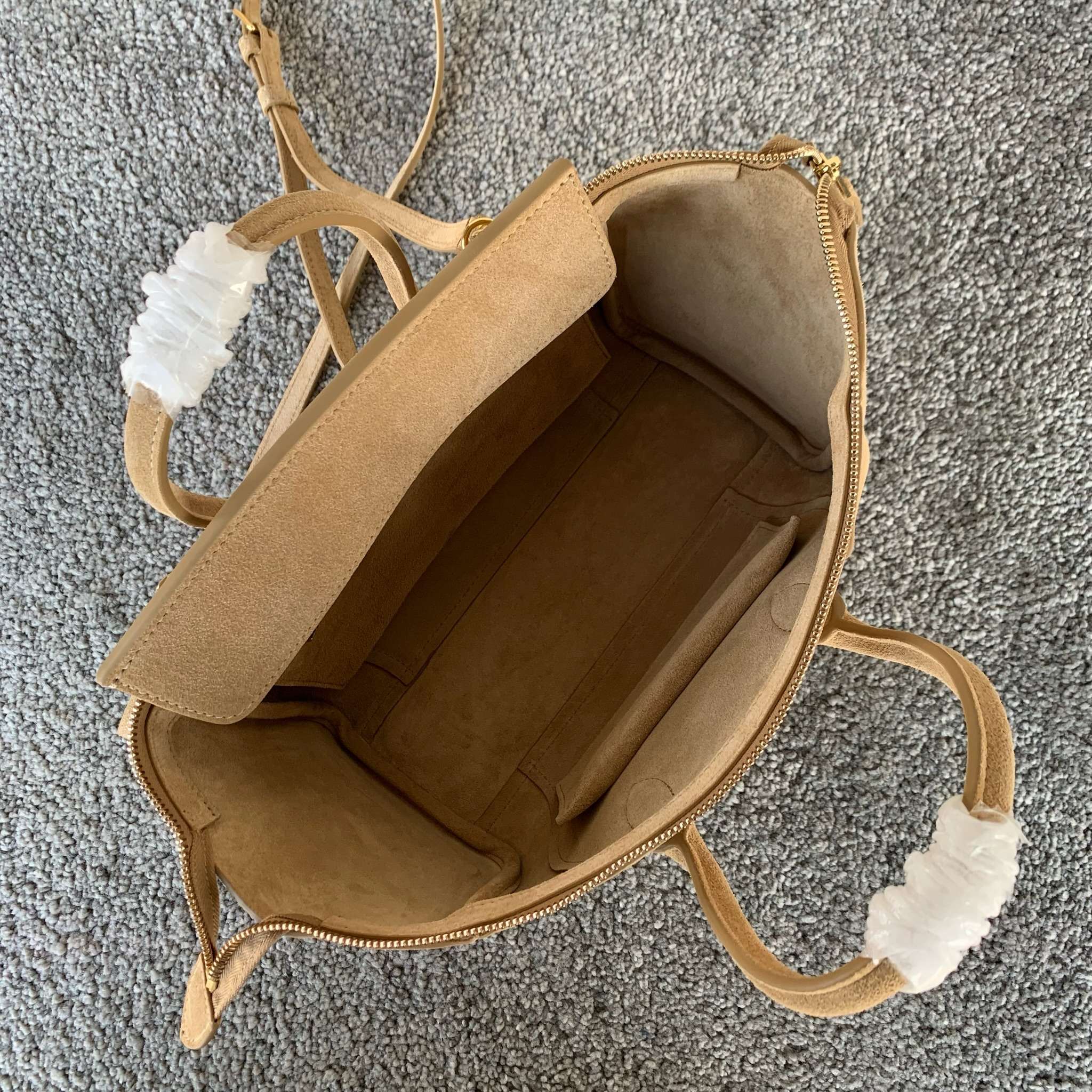 高品质原厂NEW LUGGAGE小号手袋38.5X11.5X16.5厘米)牛皮磨砂牛剖层革衬里金色饰面手