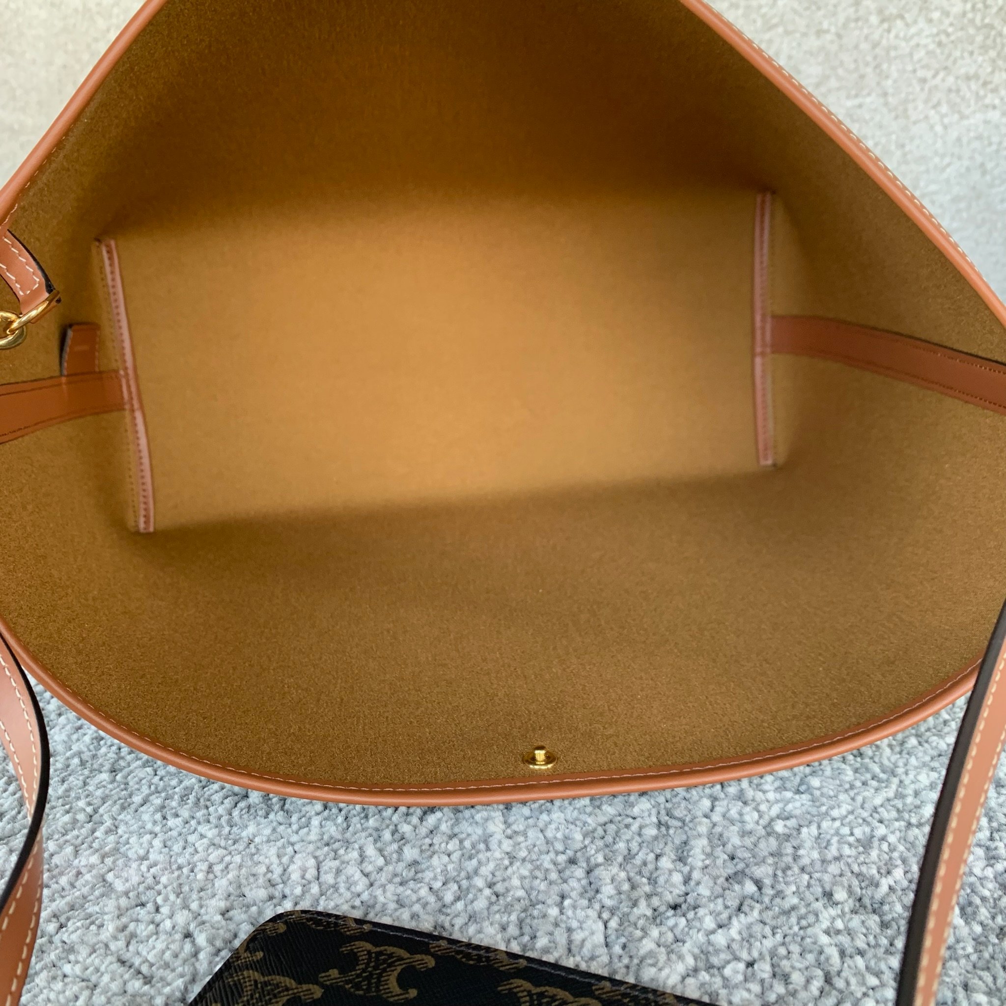 SOFT SHOPPER标志印花手袋柔软廓形手袋，为追求穿搭效果不建议放重物 (32.5 X24.5X1