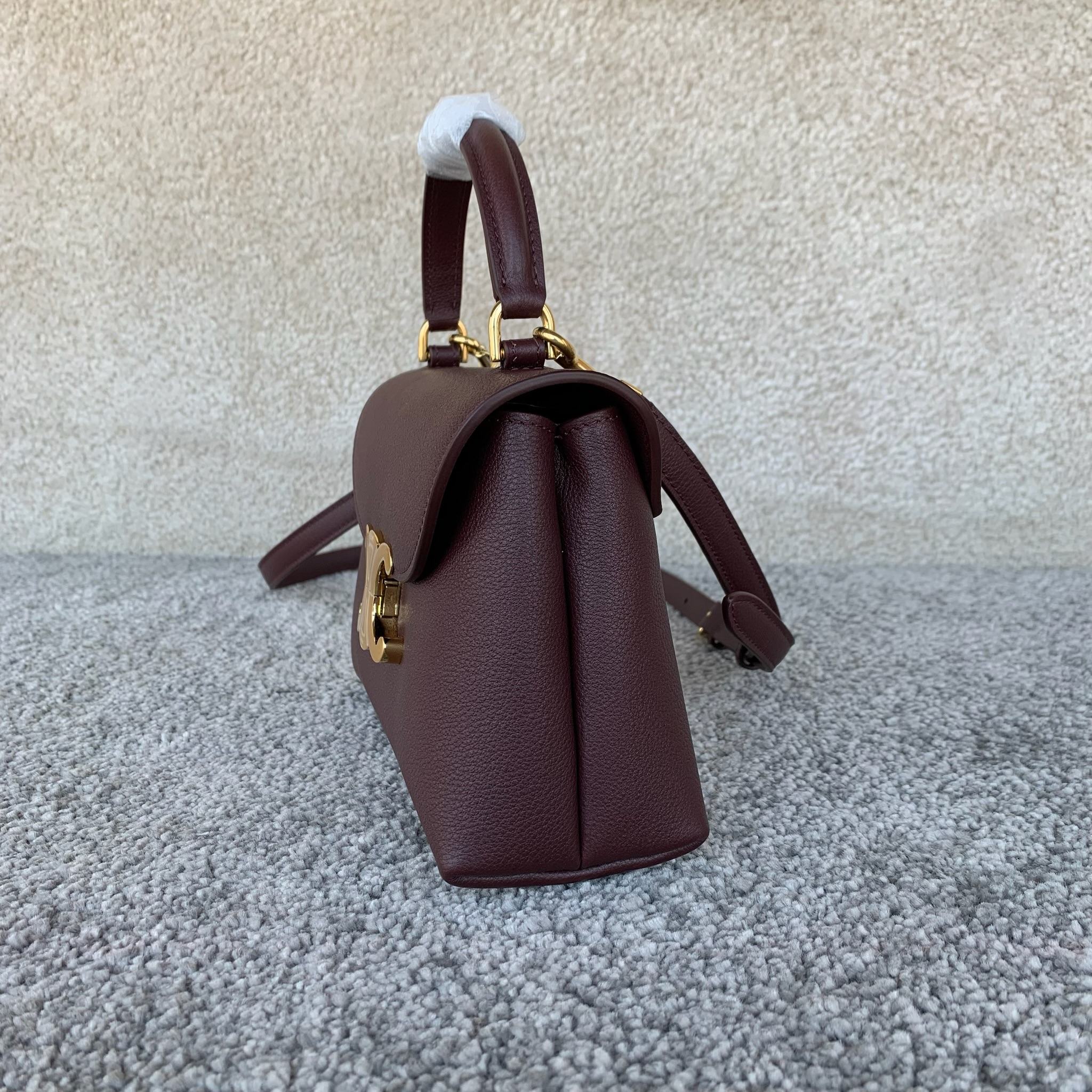 高品质原厂NINO小号 牛皮革手袋，21x13x7厘米，牛皮革，羊皮革衬里金色饰面，手提、肩背和斜挎 T