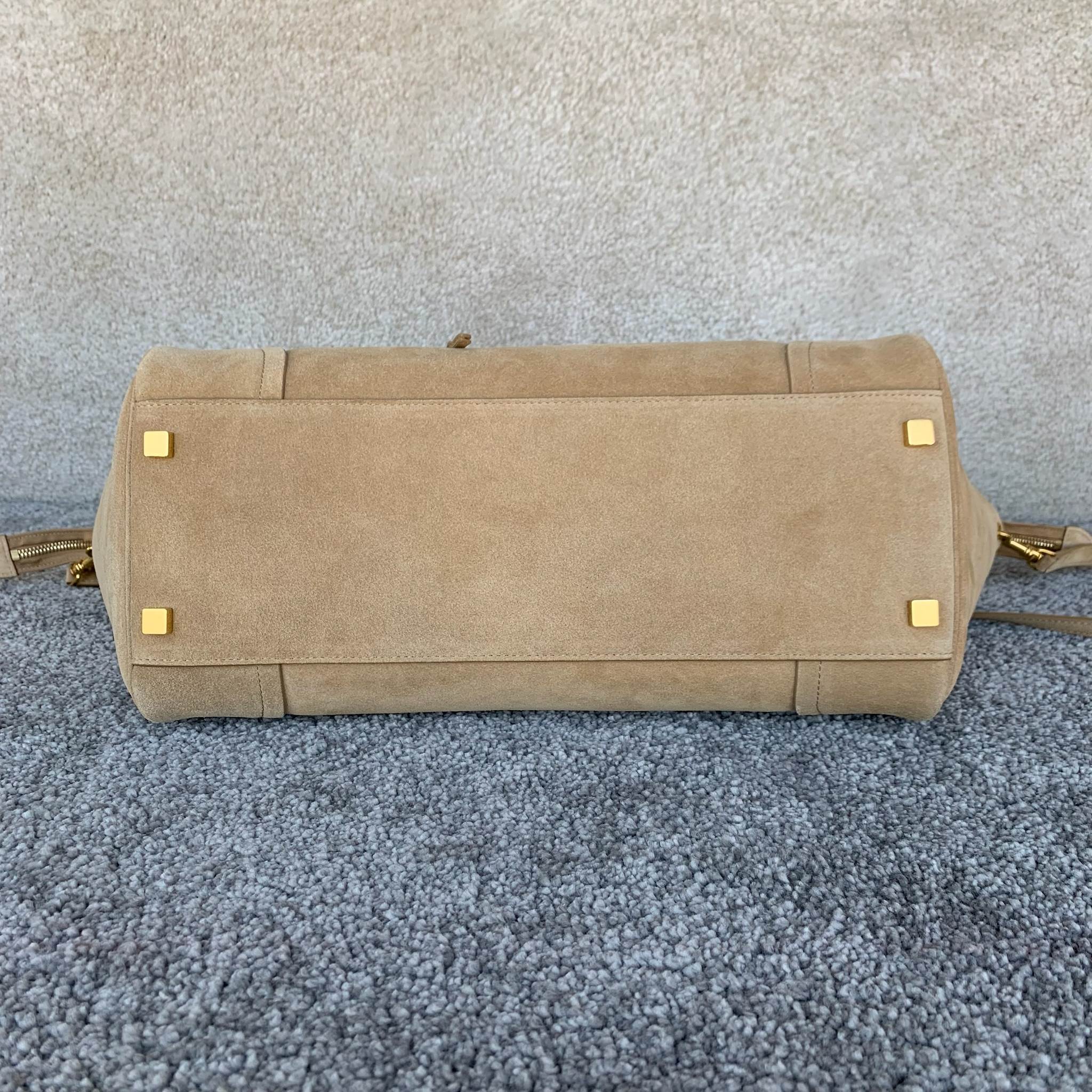 NEW LUGGAGE中号手袋杏色磨砂可容纳A4尺寸文件21.7X6.5X9.1英寸(55X16.5X2