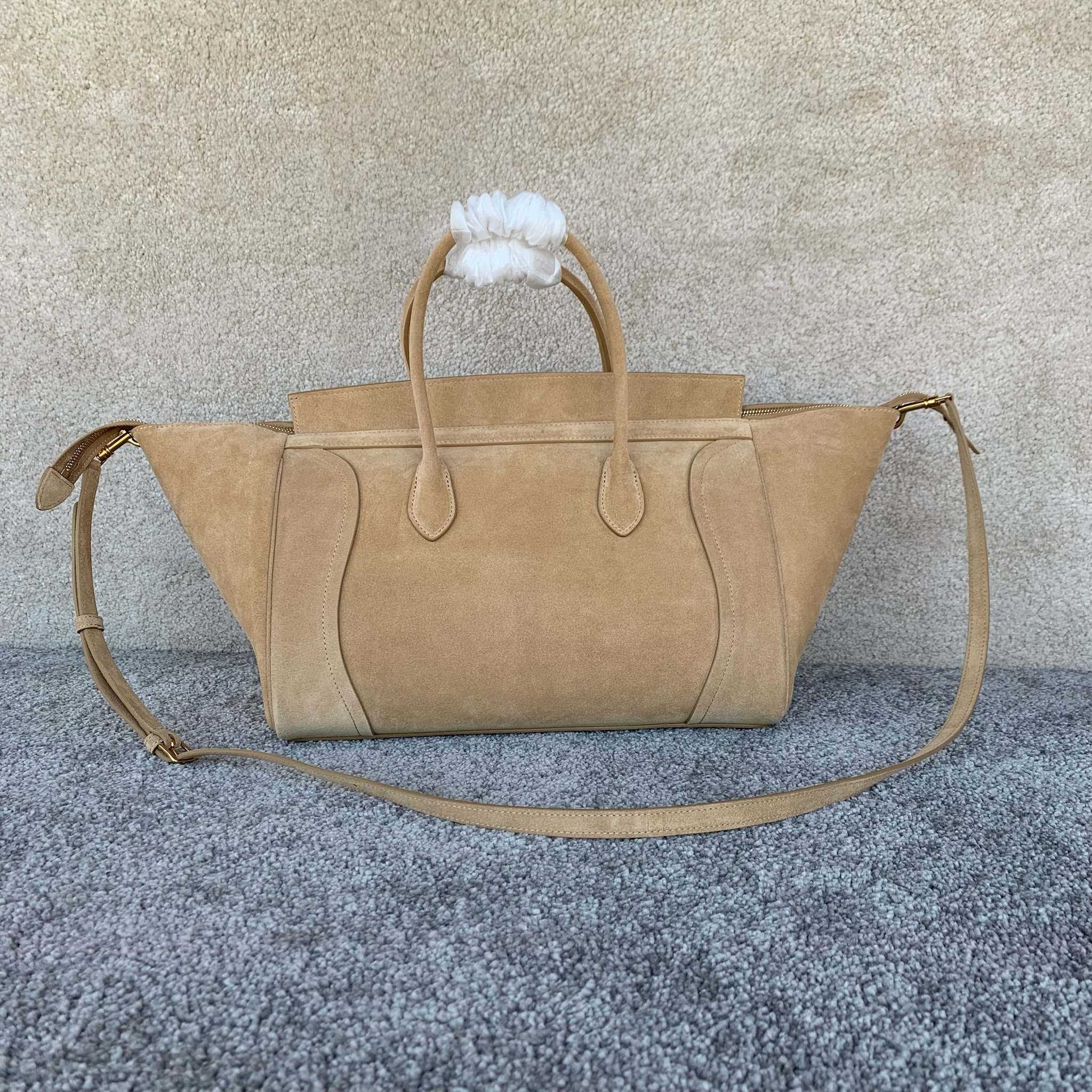 NEW LUGGAGE中号手袋杏色磨砂可容纳A4尺寸文件21.7X6.5X9.1英寸(55X16.5X2