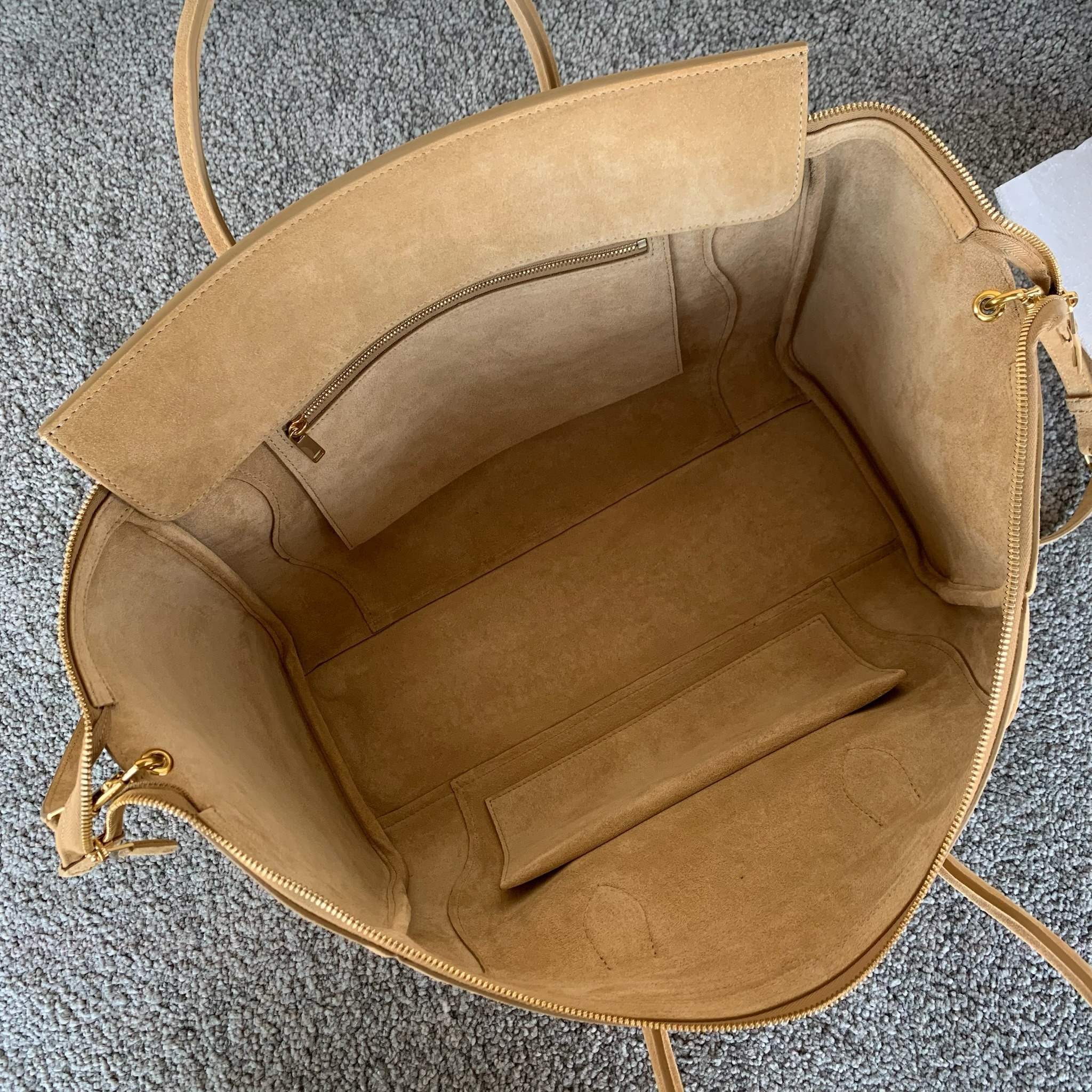 NEW LUGGAGE中号手袋杏色磨砂可容纳A4尺寸文件21.7X6.5X9.1英寸(55X16.5X2