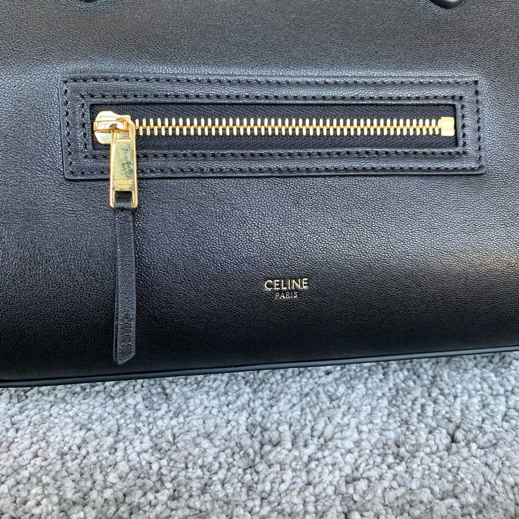 高品质原厂NEW LUGGAGE中号手袋可容纳A4尺寸文件21.7X6.5X9.1英寸(55X16.5X