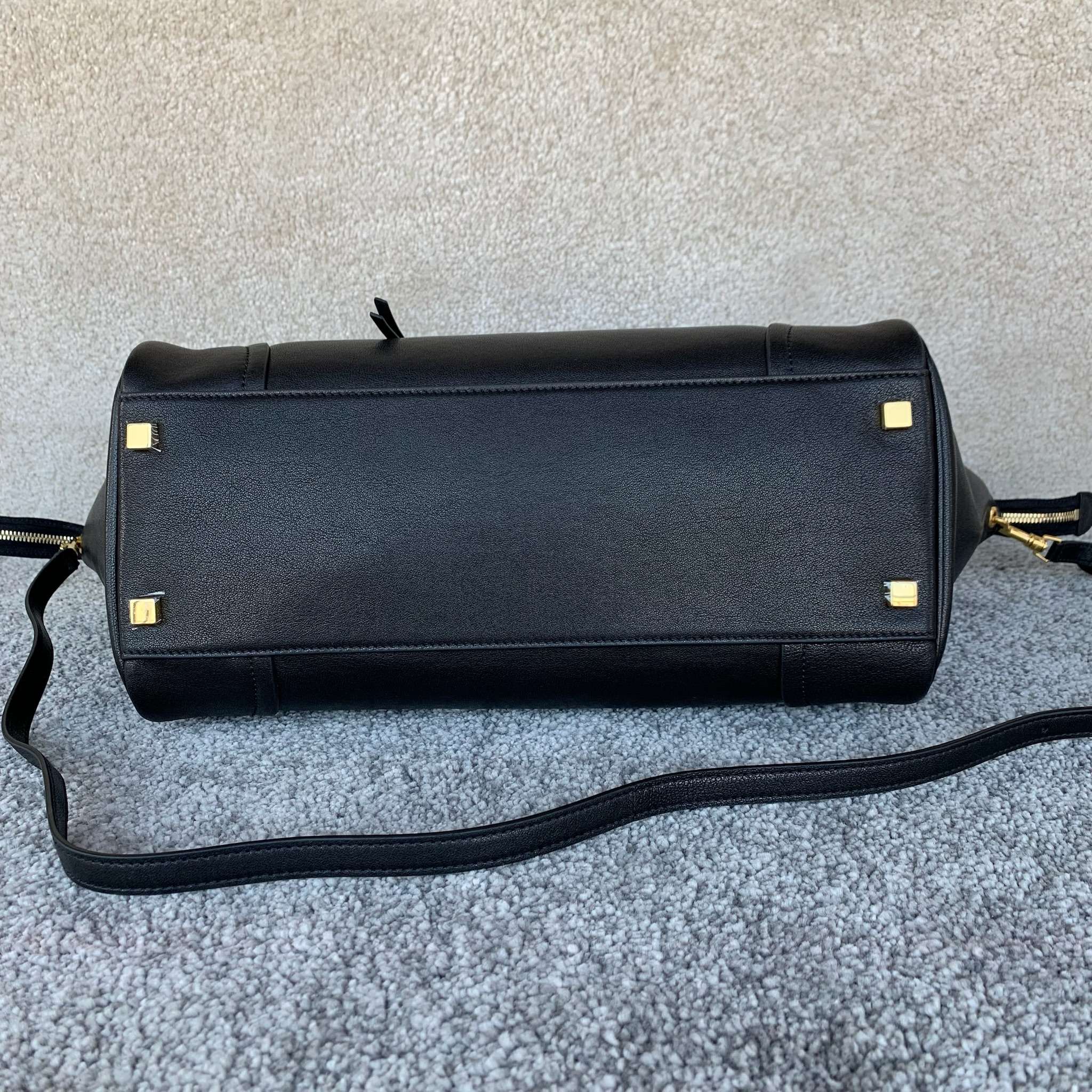 高品质原厂NEW LUGGAGE中号手袋可容纳A4尺寸文件21.7X6.5X9.1英寸(55X16.5X