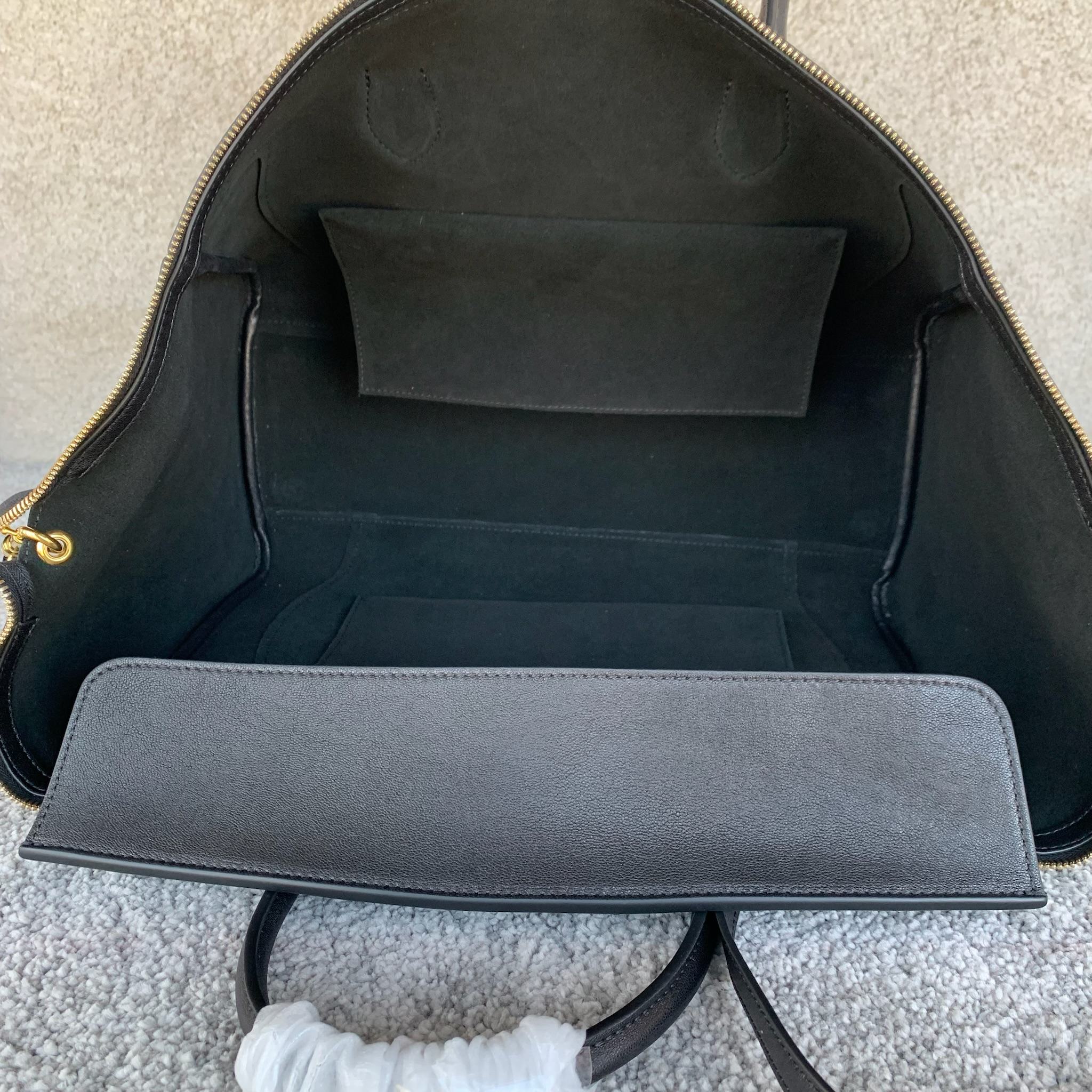 高品质原厂NEW LUGGAGE中号手袋可容纳A4尺寸文件21.7X6.5X9.1英寸(55X16.5X