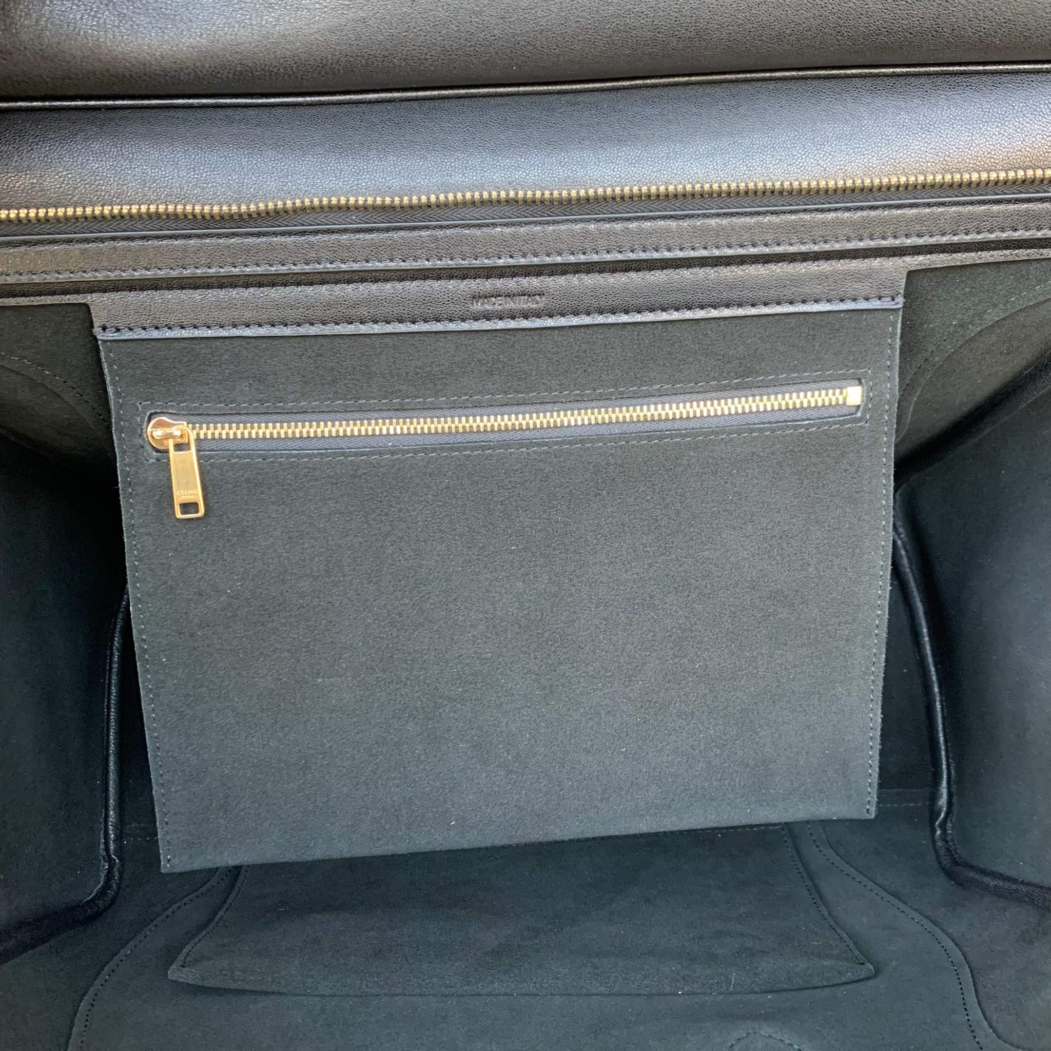 高品质原厂NEW LUGGAGE中号手袋可容纳A4尺寸文件21.7X6.5X9.1英寸(55X16.5X