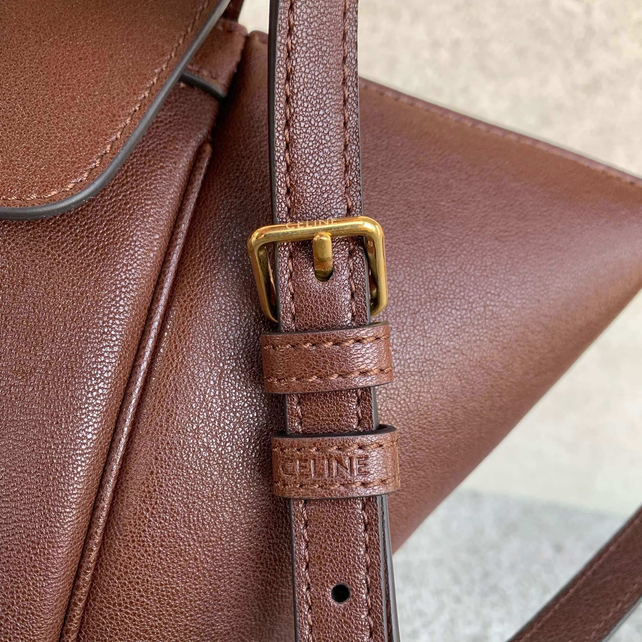 NEW LUGGAGE中号手袋可容纳A4尺寸文件21.7X6.5X9.1英寸(55X16.5X23厘米)