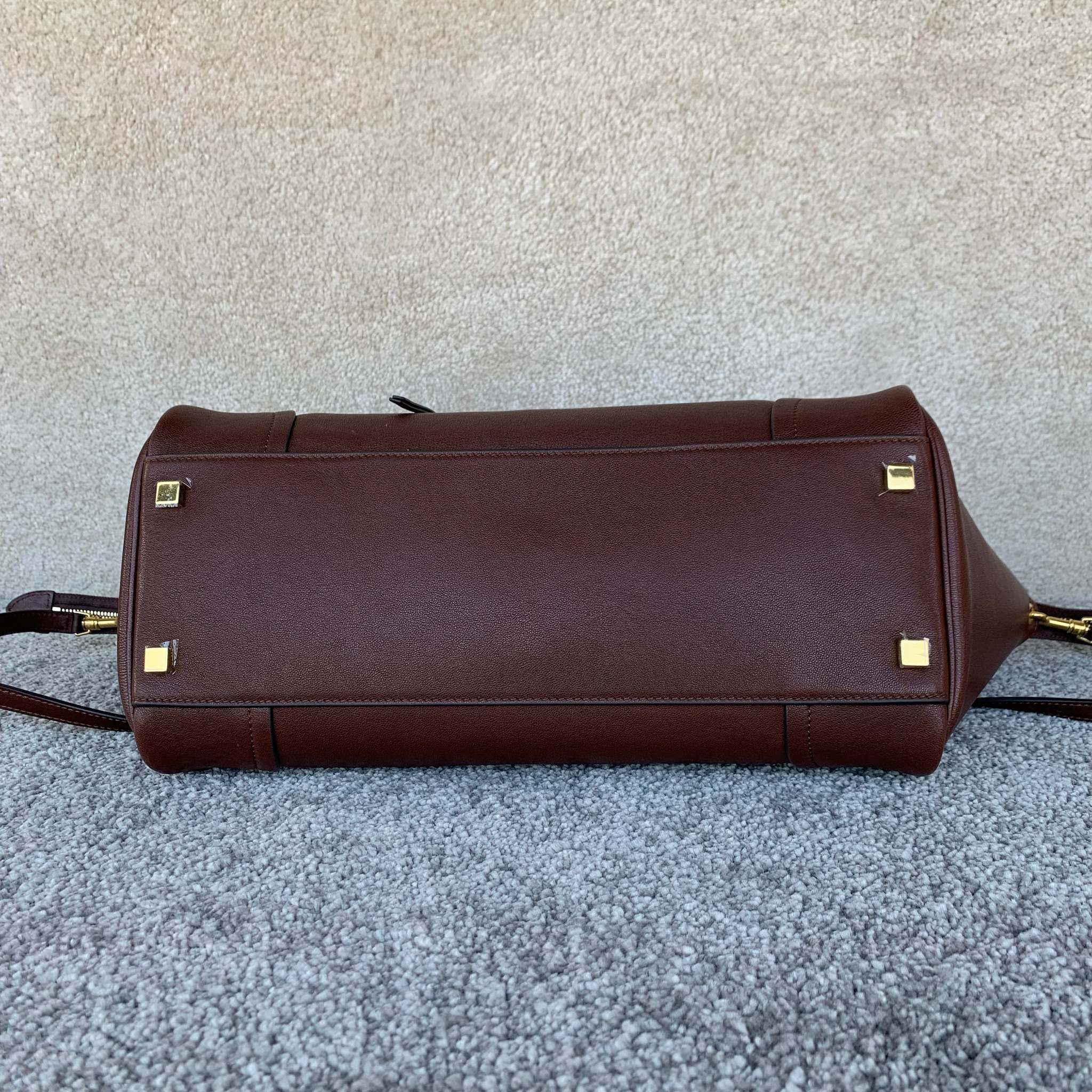 NEW LUGGAGE中号手袋可容纳A4尺寸文件21.7X6.5X9.1英寸(55X16.5X23厘米)