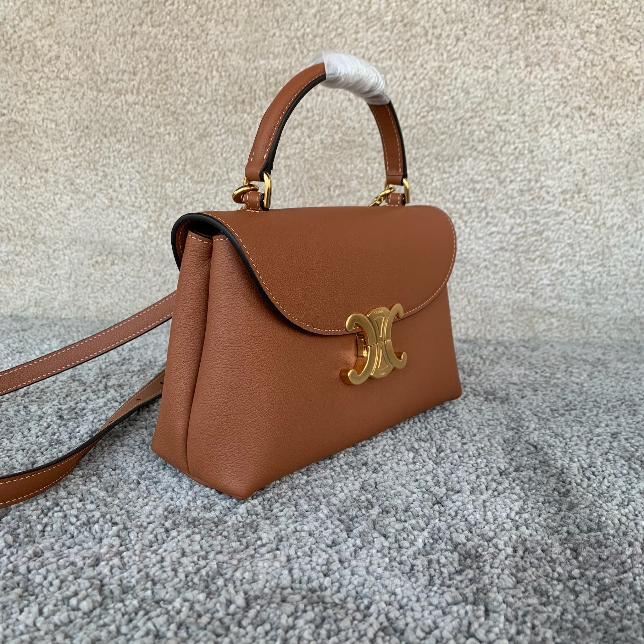 TEEN NINO手袋20.5X13X8厘米)牛皮革羊皮革衬里金色饰面手提、肩背和斜挎TRIOMPHE金