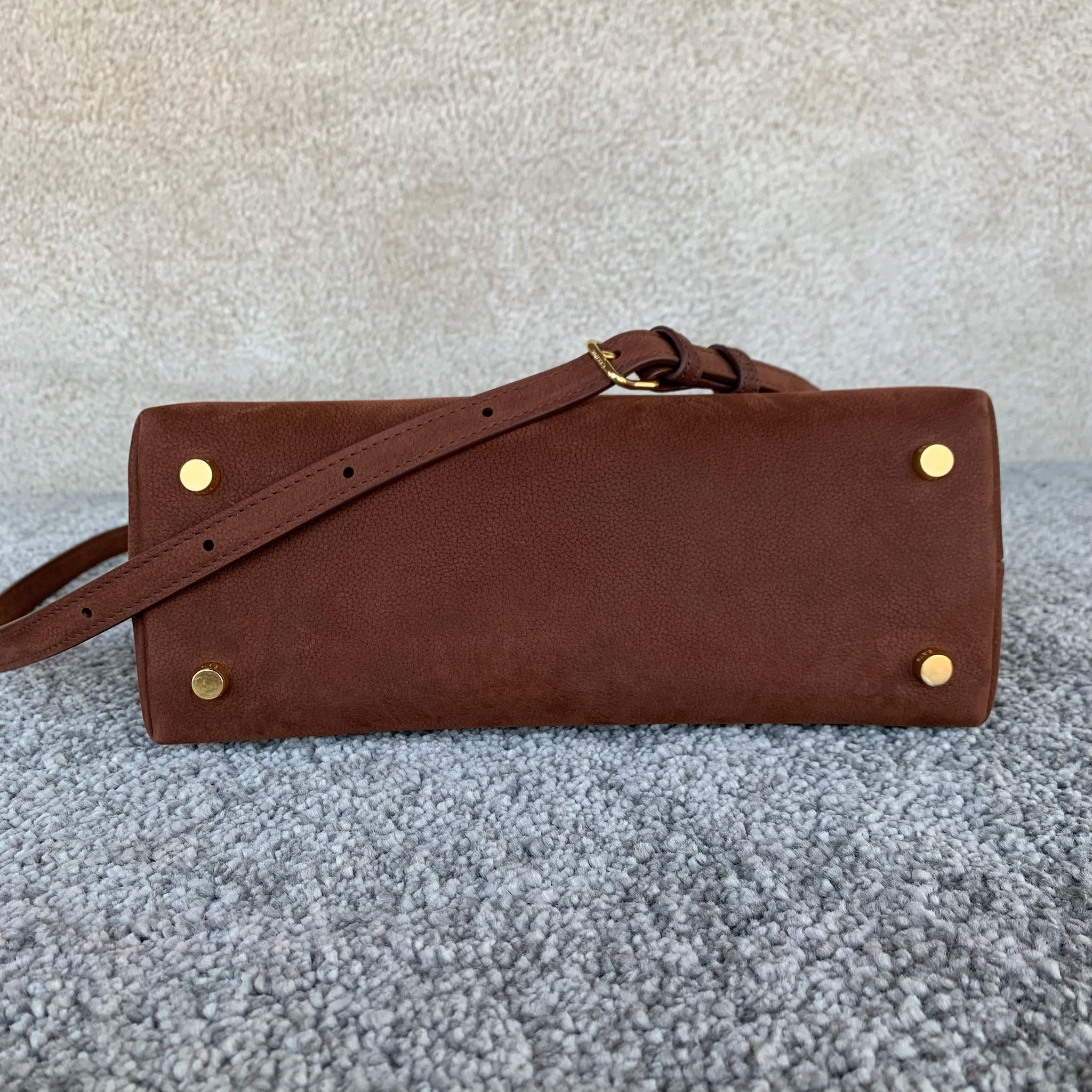 NINO中号手袋栗色25 X17.5X10厘米 牛皮革羊皮革衬里金色饰面手提、肩背和斜挎TRIOMPHE