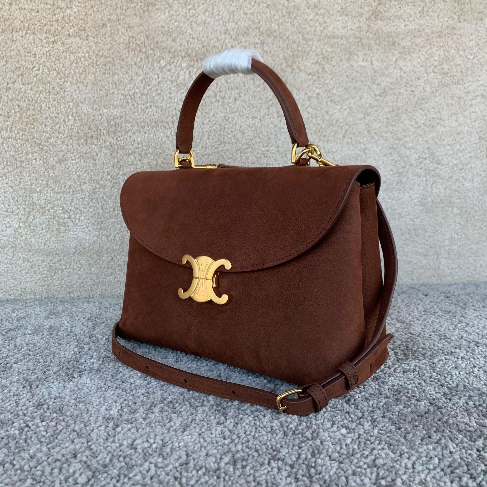 NINO中号手袋栗色25 X17.5X10厘米 牛皮革羊皮革衬里金色饰面手提、肩背和斜挎TRIOMPHE