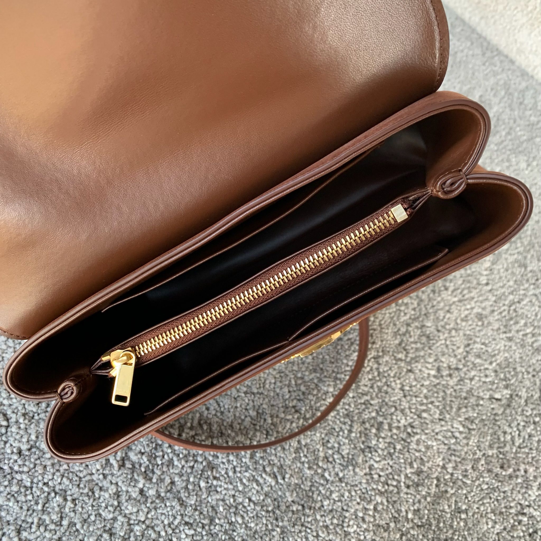 NINO中号手袋栗色25 X17.5X10厘米 牛皮革羊皮革衬里金色饰面手提、肩背和斜挎TRIOMPHE