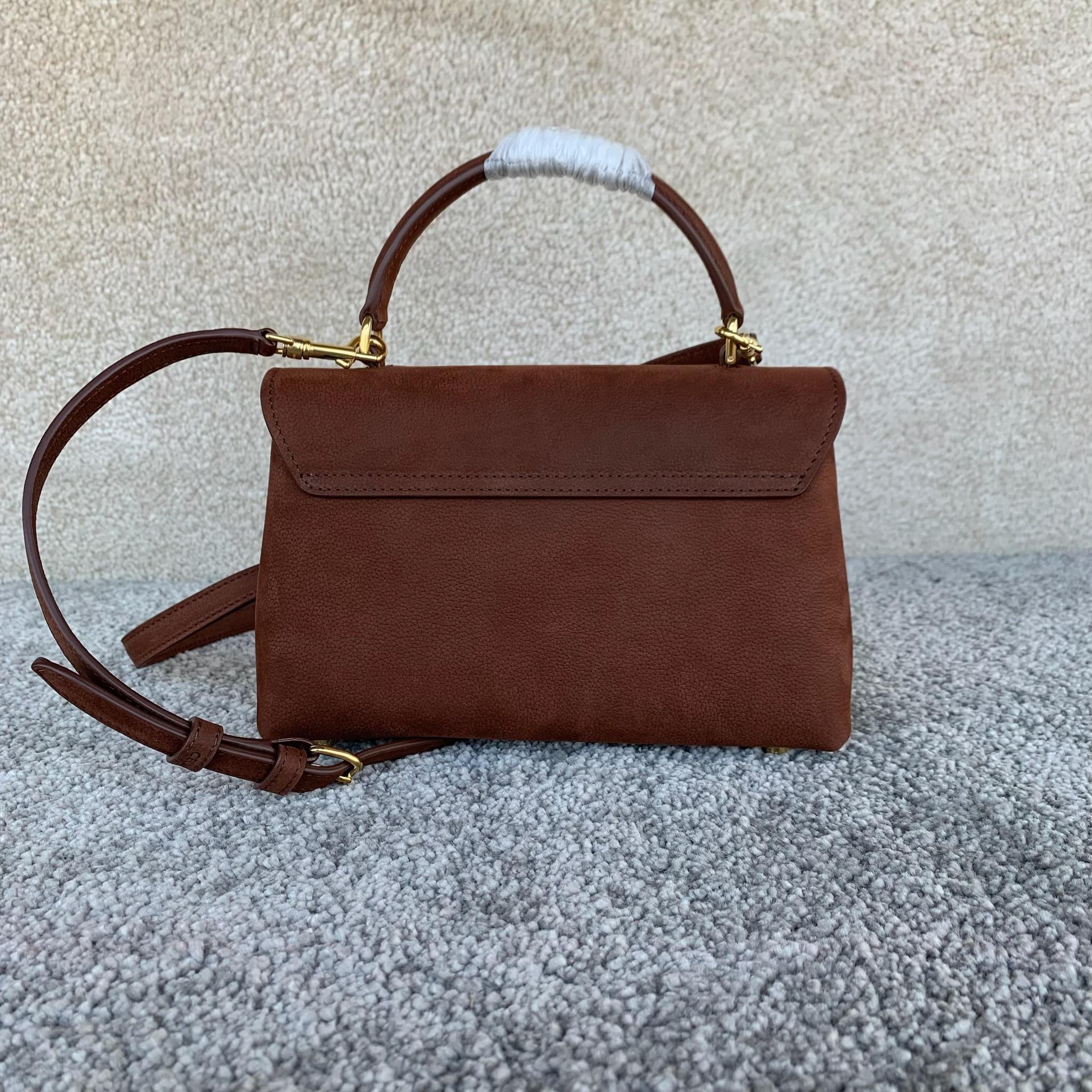 TEEN NINO手袋20.5X13X8厘米)牛皮革羊皮革衬里金色饰面手提、肩背和斜挎TRIOMPHE金