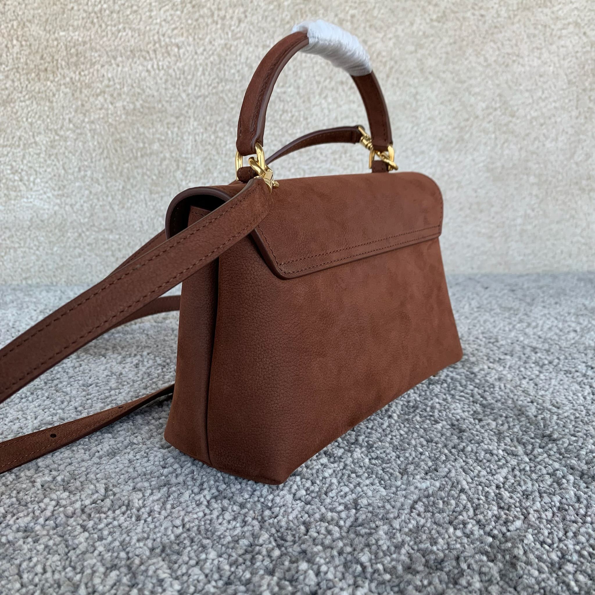 TEEN NINO手袋20.5X13X8厘米)牛皮革羊皮革衬里金色饰面手提、肩背和斜挎TRIOMPHE金