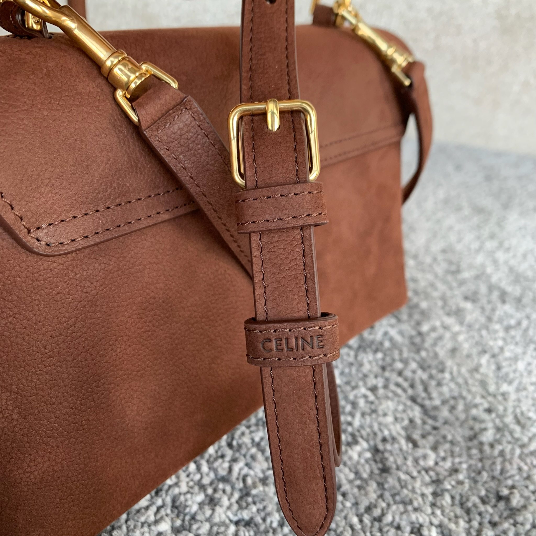 TEEN NINO手袋20.5X13X8厘米)牛皮革羊皮革衬里金色饰面手提、肩背和斜挎TRIOMPHE金