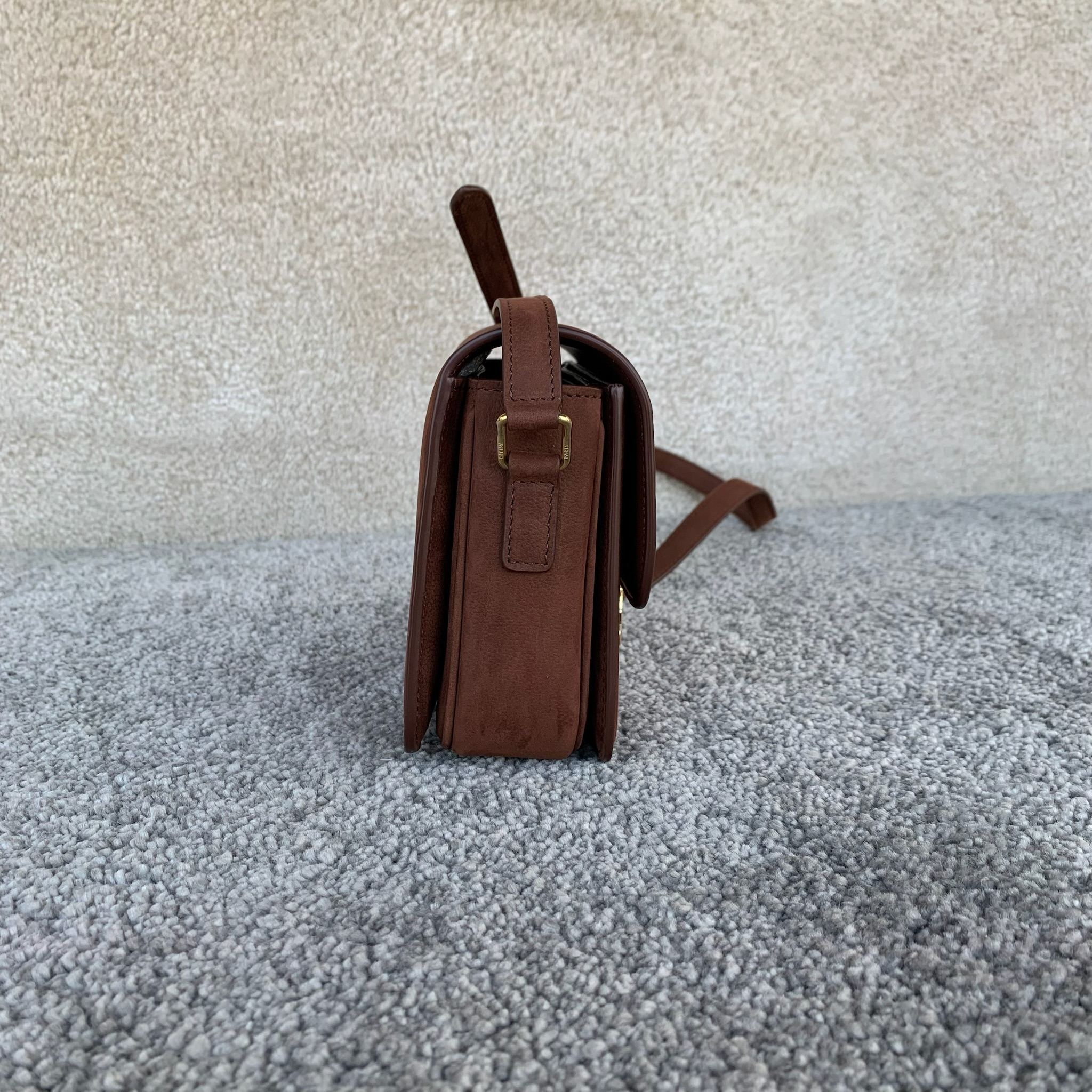 TEEN TRIOMPHE手袋18.5 X13.5X7厘米)牛皮革羊皮革衬里金色饰面斜挎和肩背TRIOM