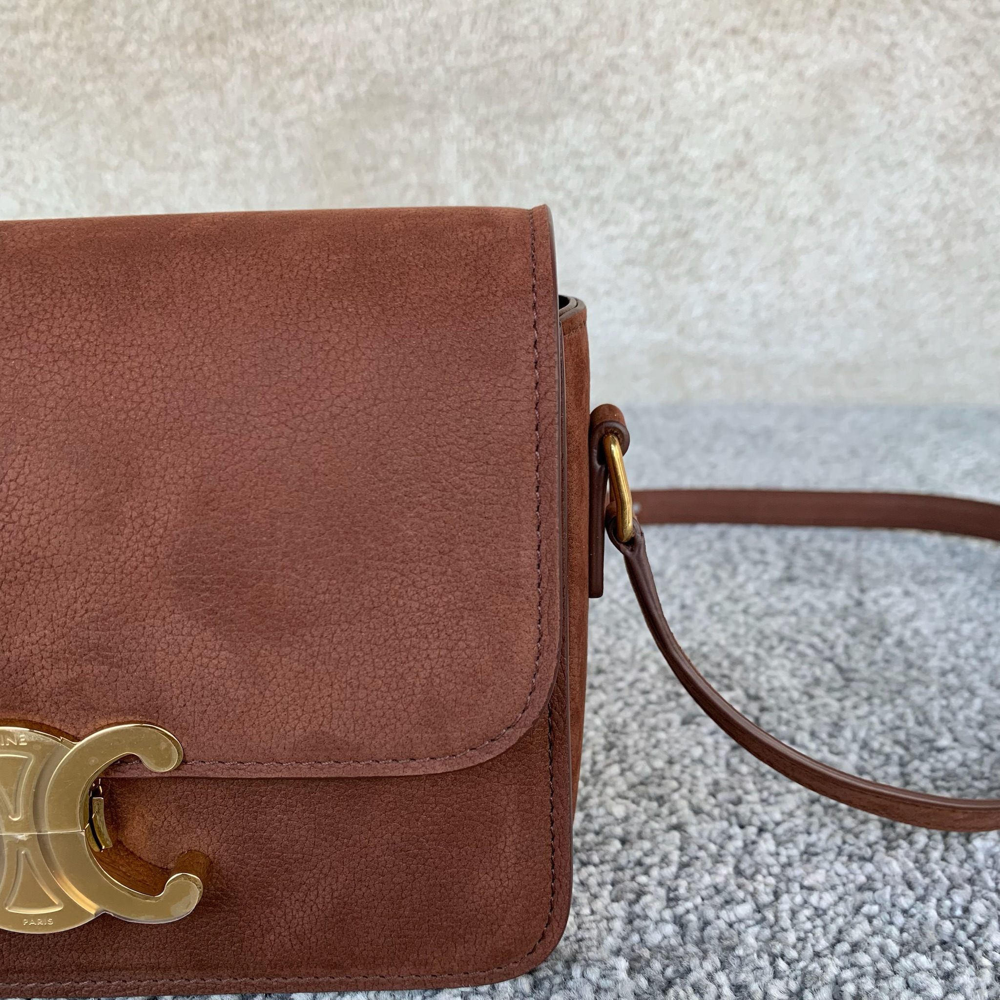 TEEN TRIOMPHE手袋18.5 X13.5X7厘米)牛皮革羊皮革衬里金色饰面斜挎和肩背TRIOM