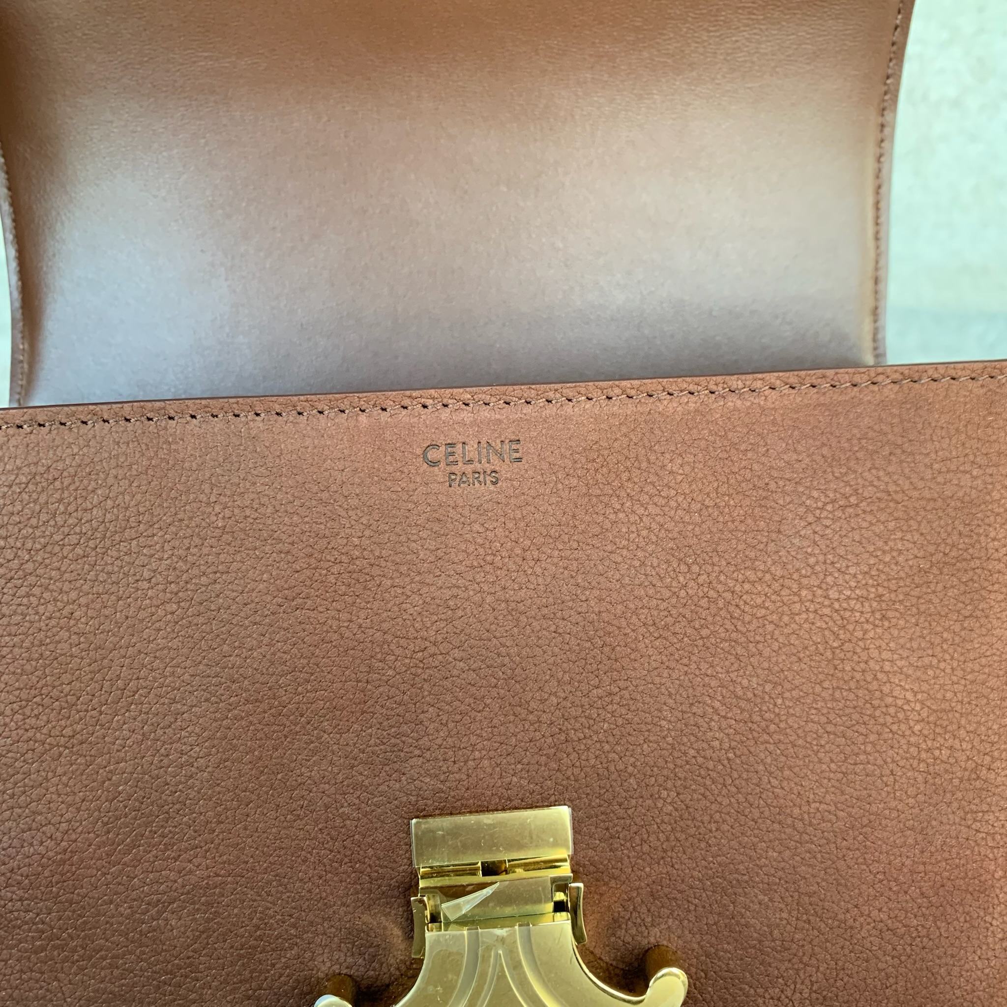 TEEN TRIOMPHE手袋18.5 X13.5X7厘米)牛皮革羊皮革衬里金色饰面斜挎和肩背TRIOM