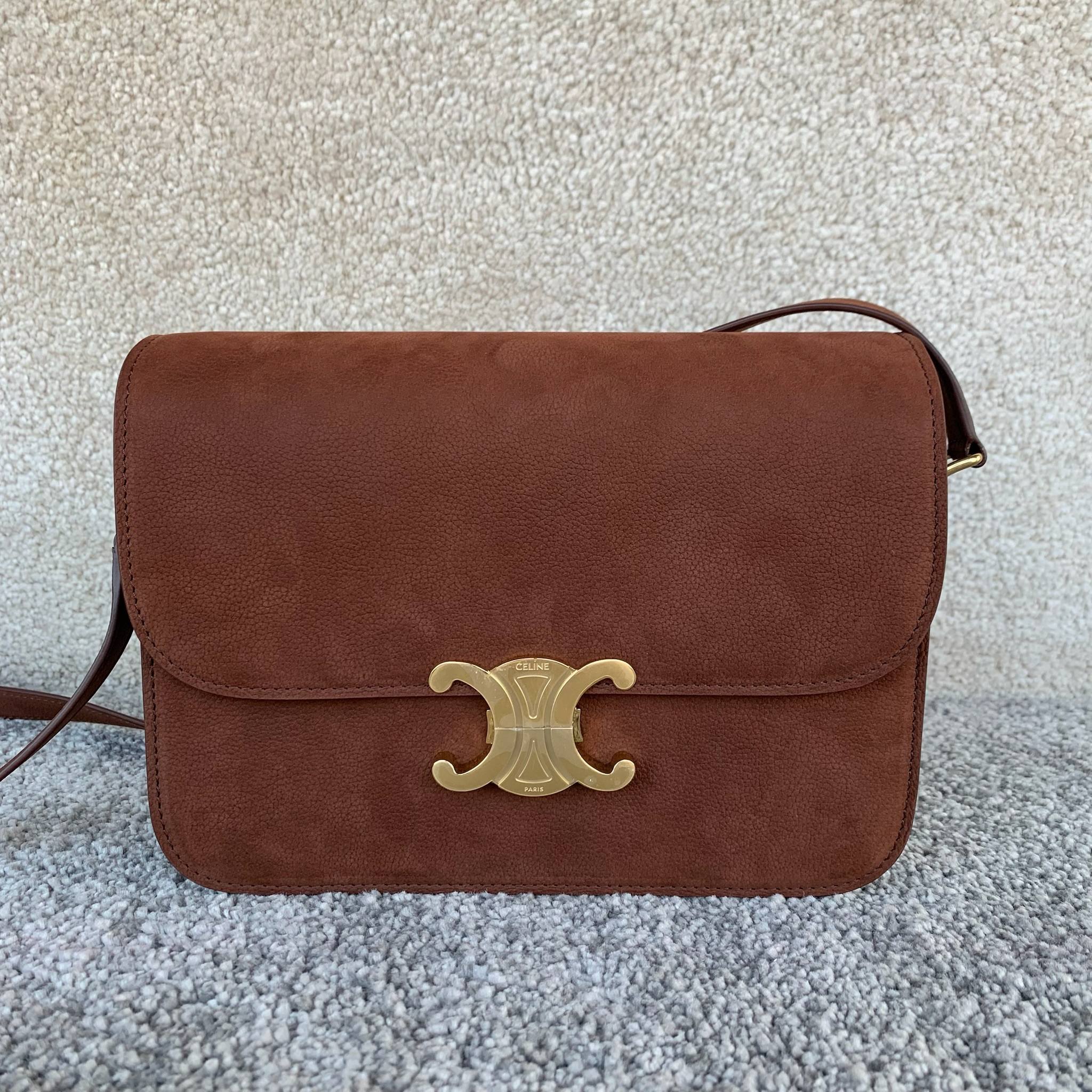 高品质原厂TRIOMPHE中号手袋22.5x16.5x7.5厘米 牛皮革羊皮革衬里金色饰面斜挎和肩背TR