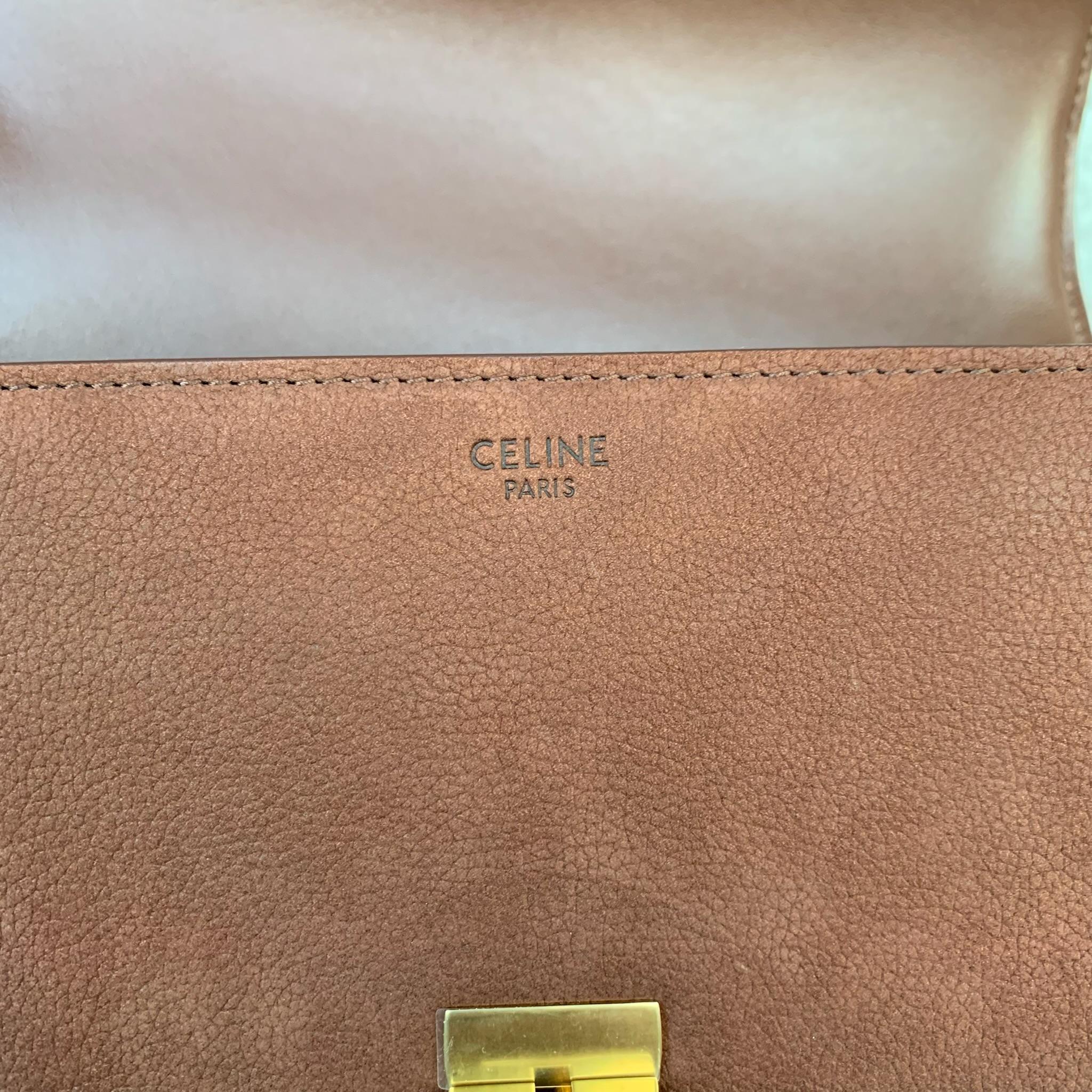 高品质原厂TRIOMPHE中号手袋22.5x16.5x7.5厘米 牛皮革羊皮革衬里金色饰面斜挎和肩背TR