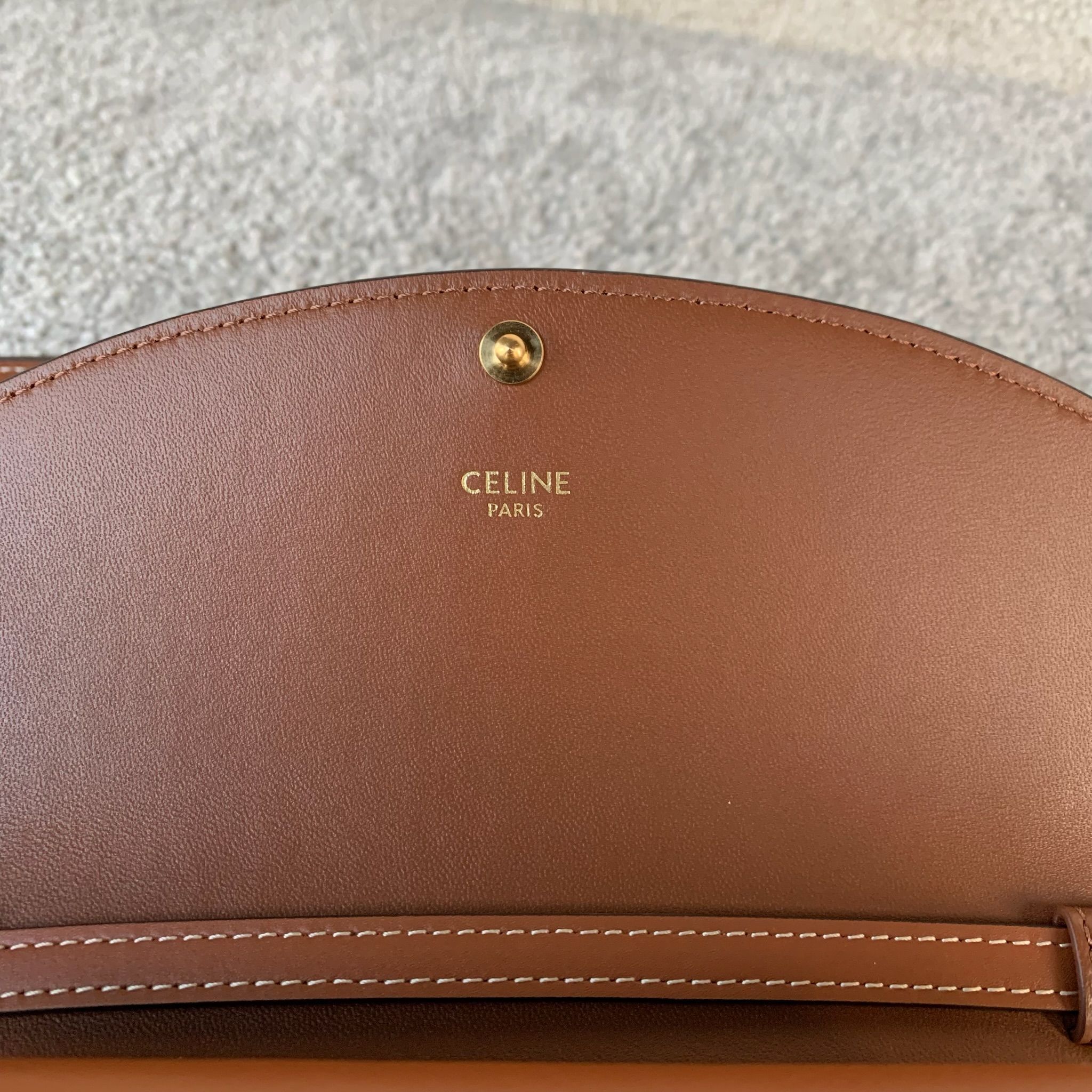 DUO标志印花饰带钱包20X 13X 6厘米 标志印花，人造革/牛皮革织物和牛皮革衬里金色饰面按扣开合1