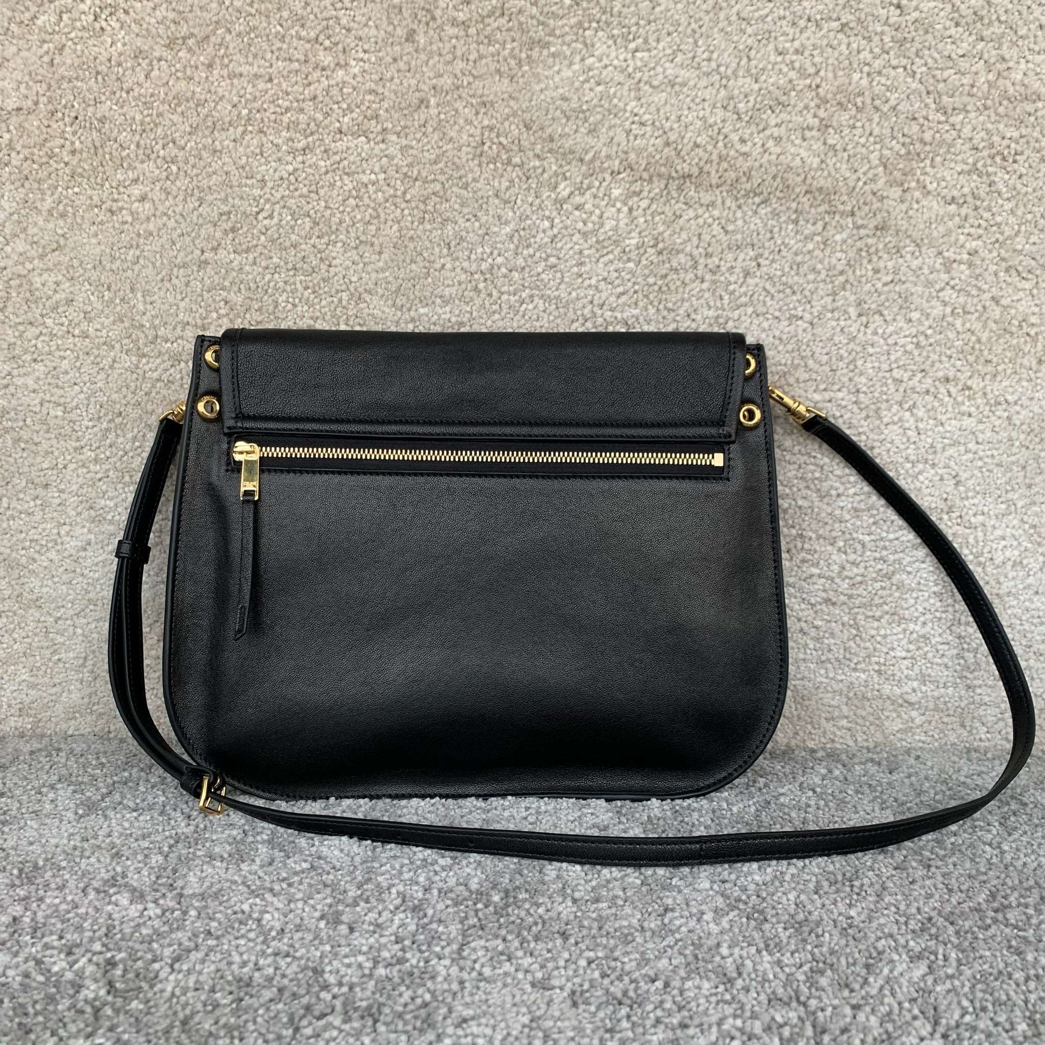 SOFT TRIOMPHE BESACE手袋(32X2X26厘米)羊皮革牛剖层革衬里金色饰面肩背，斜挎T