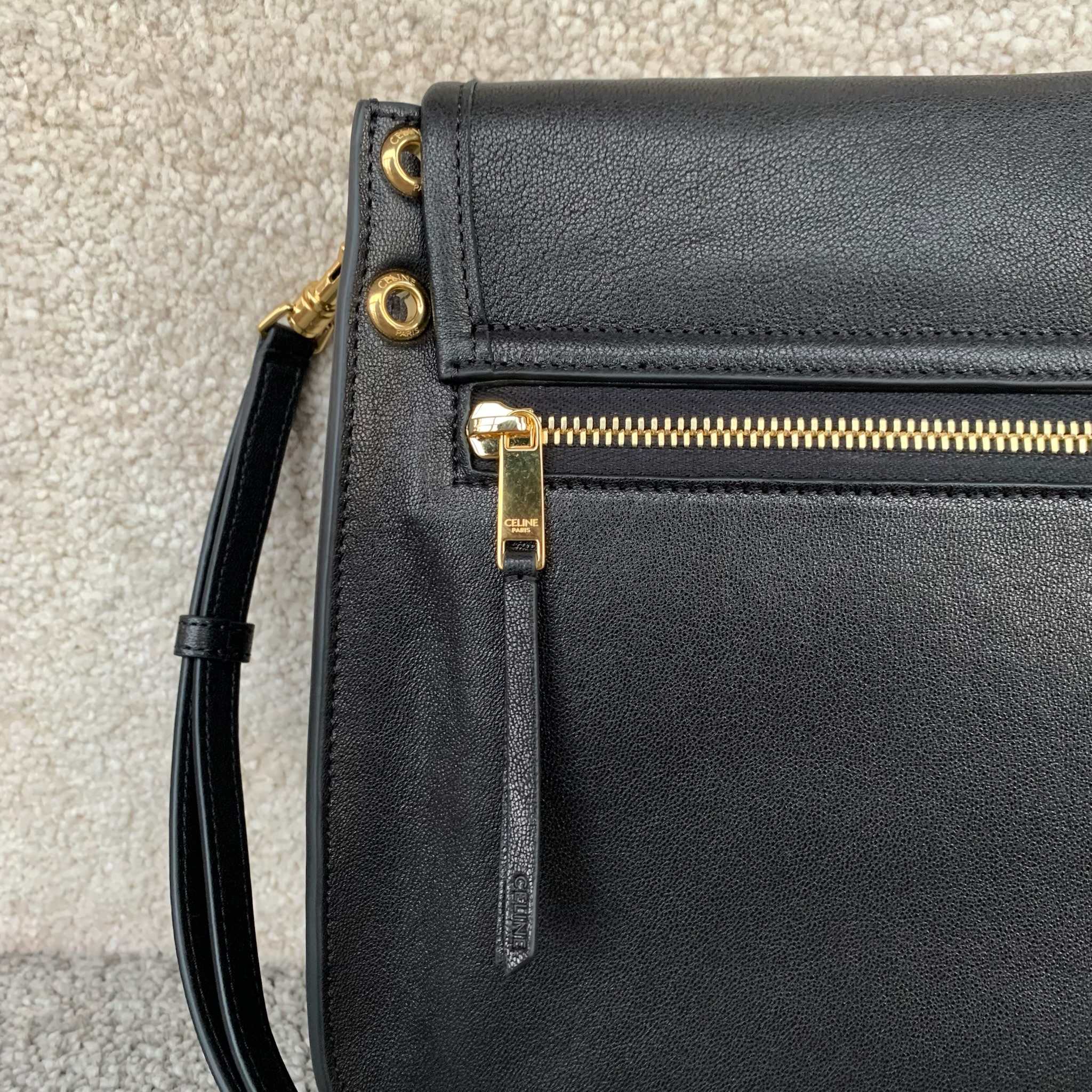 SOFT TRIOMPHE BESACE手袋(32X2X26厘米)羊皮革牛剖层革衬里金色饰面肩背，斜挎T