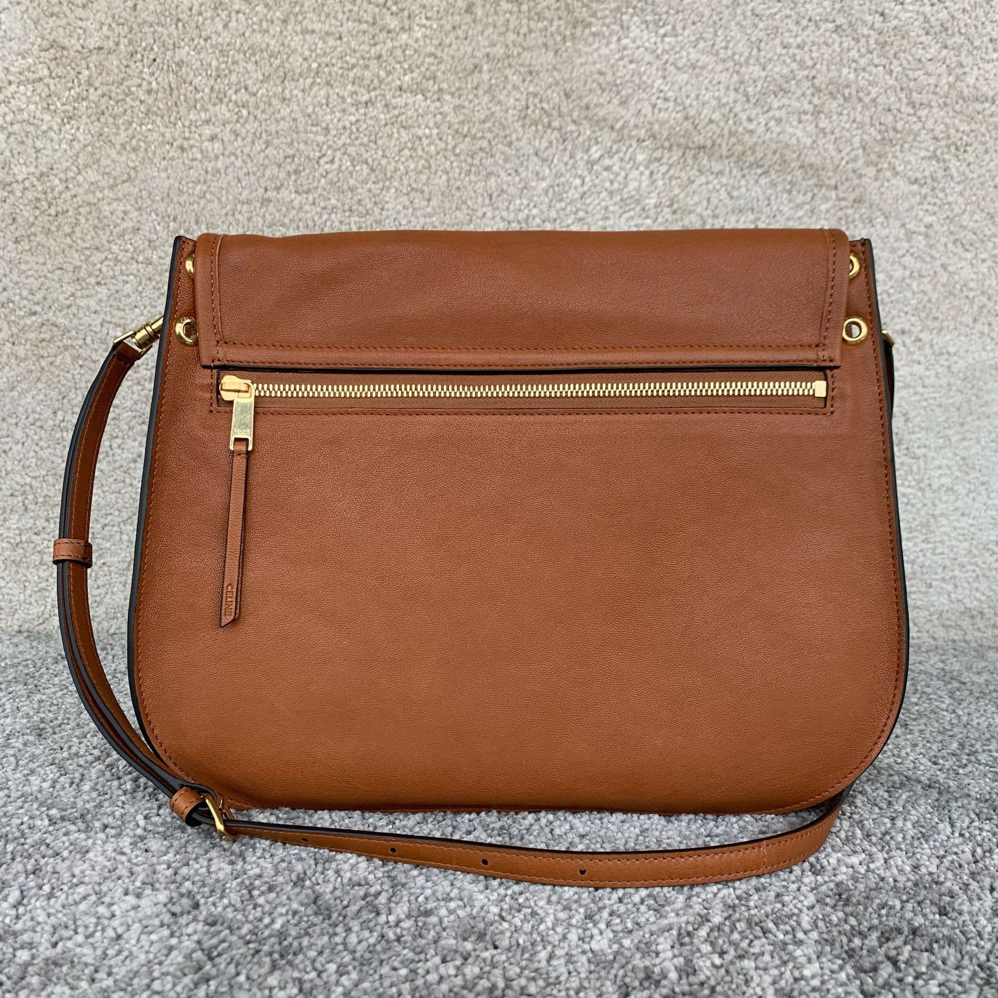 SOFT TRIOMPHE BESACE手袋(32X2X26厘米)羊皮革牛剖层革衬里金色饰面肩背，斜挎T