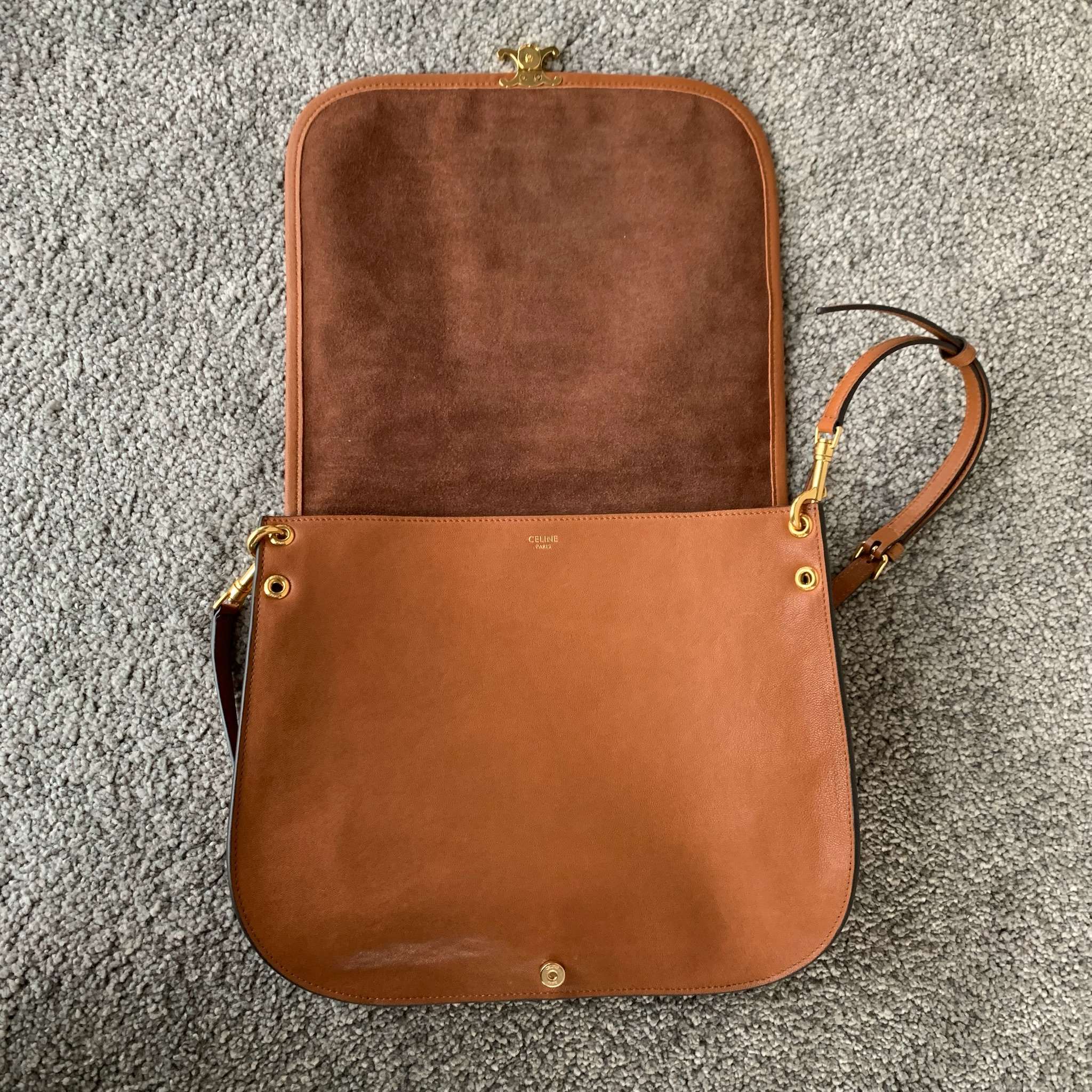 SOFT TRIOMPHE BESACE手袋(32X2X26厘米)羊皮革牛剖层革衬里金色饰面肩背，斜挎T