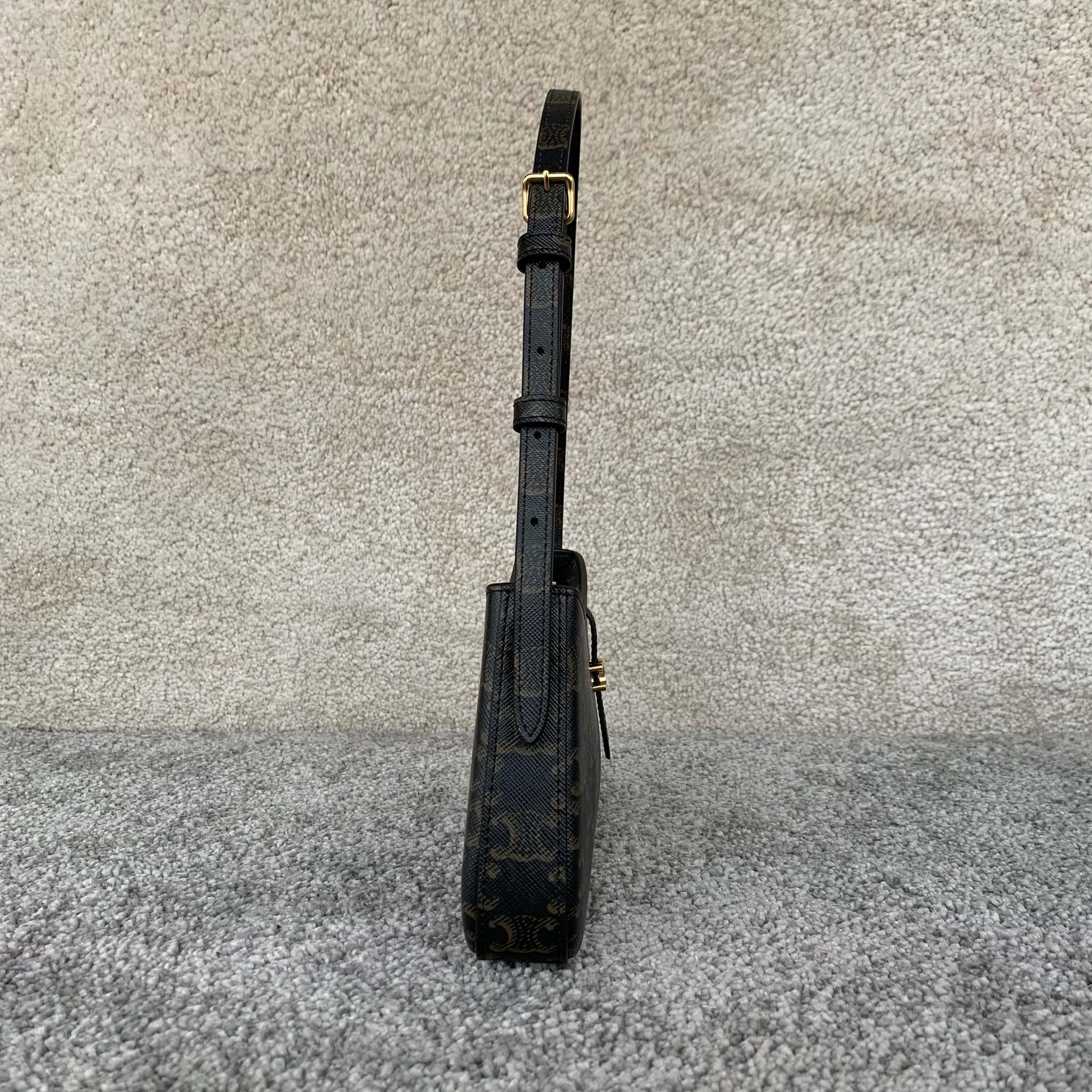 TINA标志印花肩背包(25X11.5X2.5厘米)标志印花羊皮革衬里金色饰面肩背和手提拉链开合皮革翻盖