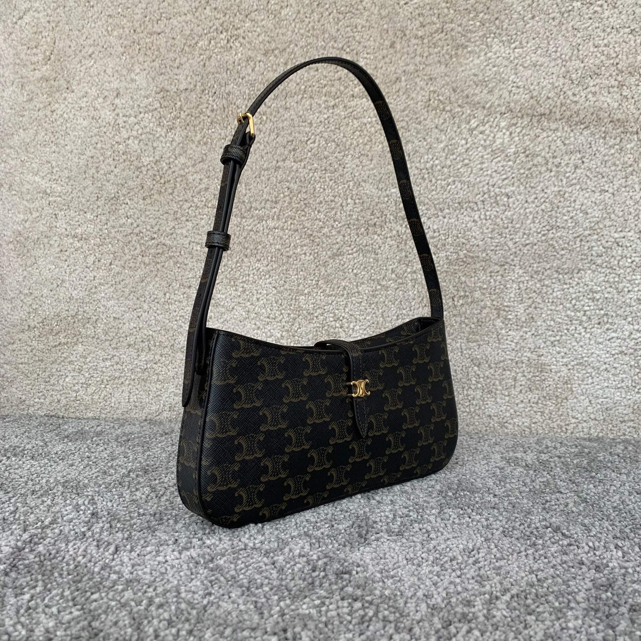 TINA标志印花肩背包(25X11.5X2.5厘米)标志印花羊皮革衬里金色饰面肩背和手提拉链开合皮革翻盖