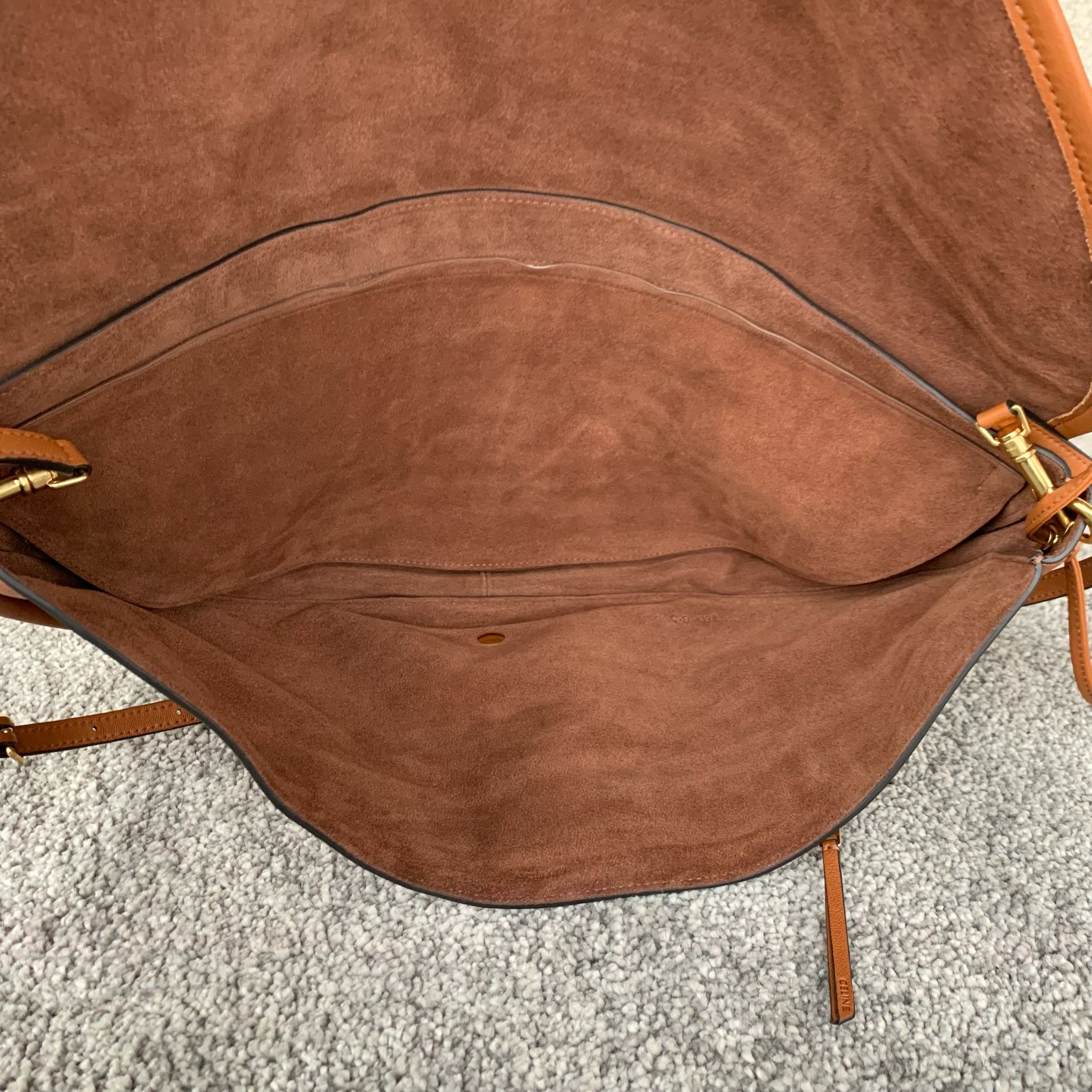 SOFT TRIOMPHE HALFMOON 手袋46X19X10厘米)羊皮革牛皮绒面革衬里金色饰面肩背