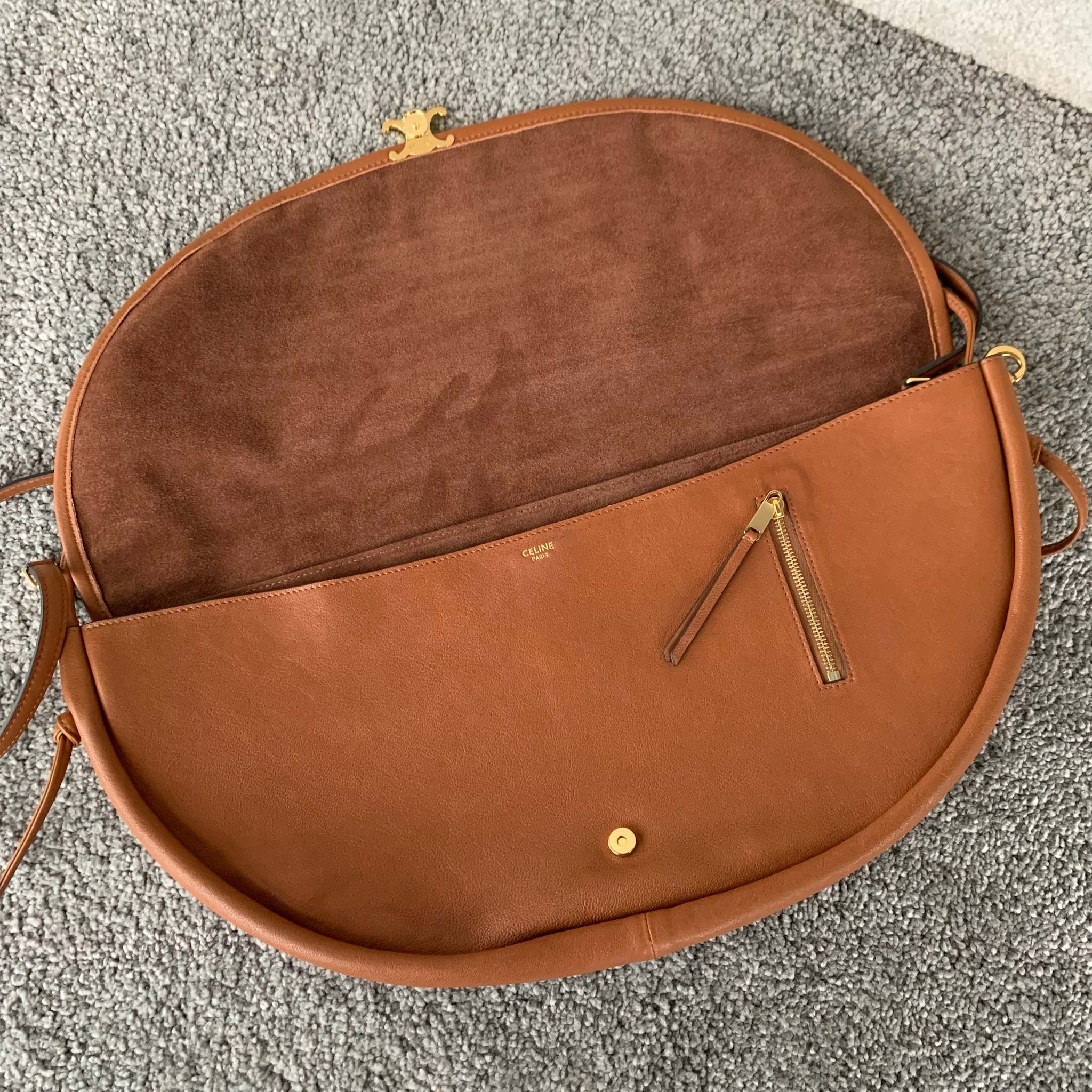 SOFT TRIOMPHE HALFMOON 手袋46X19X10厘米)羊皮革牛皮绒面革衬里金色饰面肩背