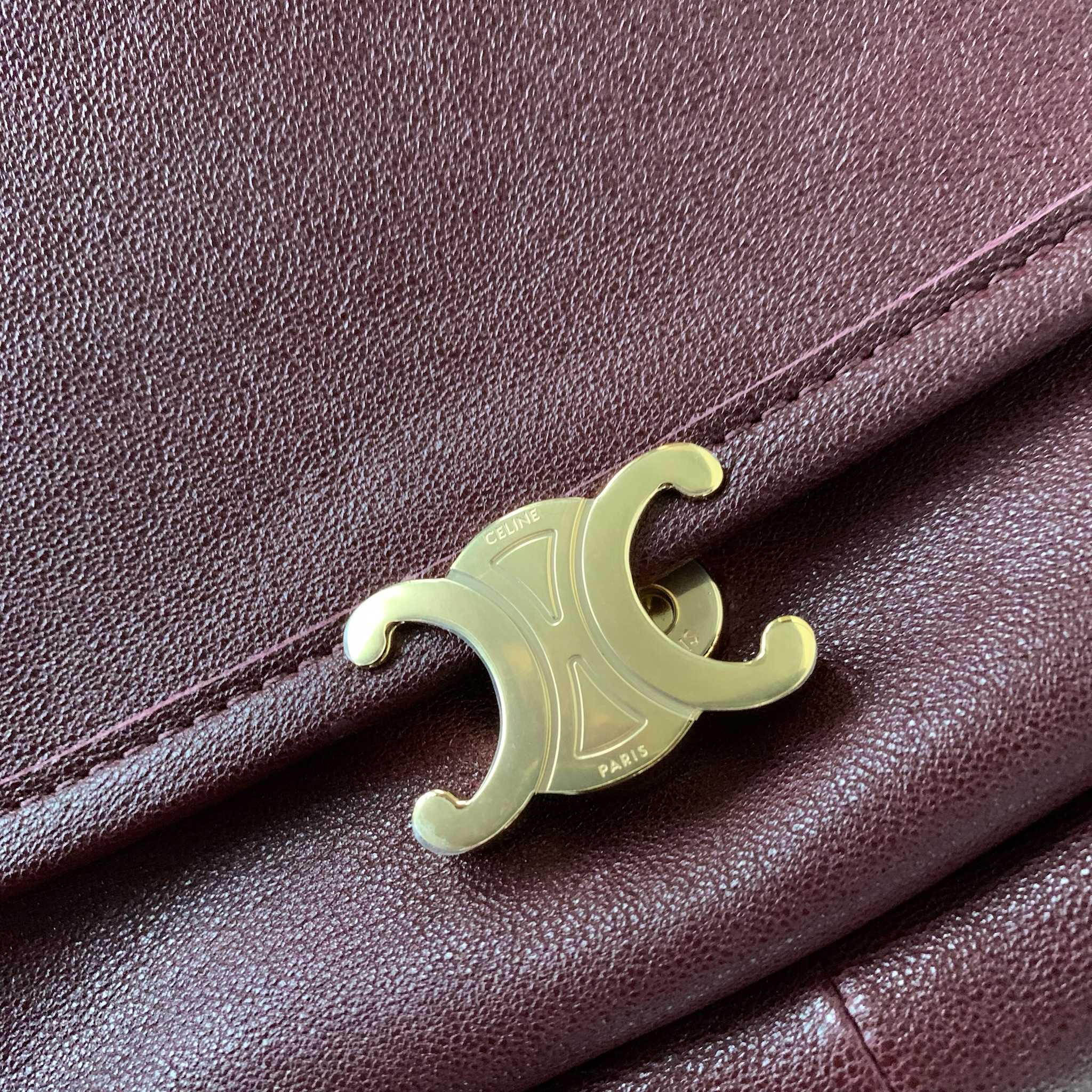 SOFT TRIOMPHE HALFMOON 手袋46X19X10厘米)羊皮革牛皮绒面革衬里金色饰面肩背