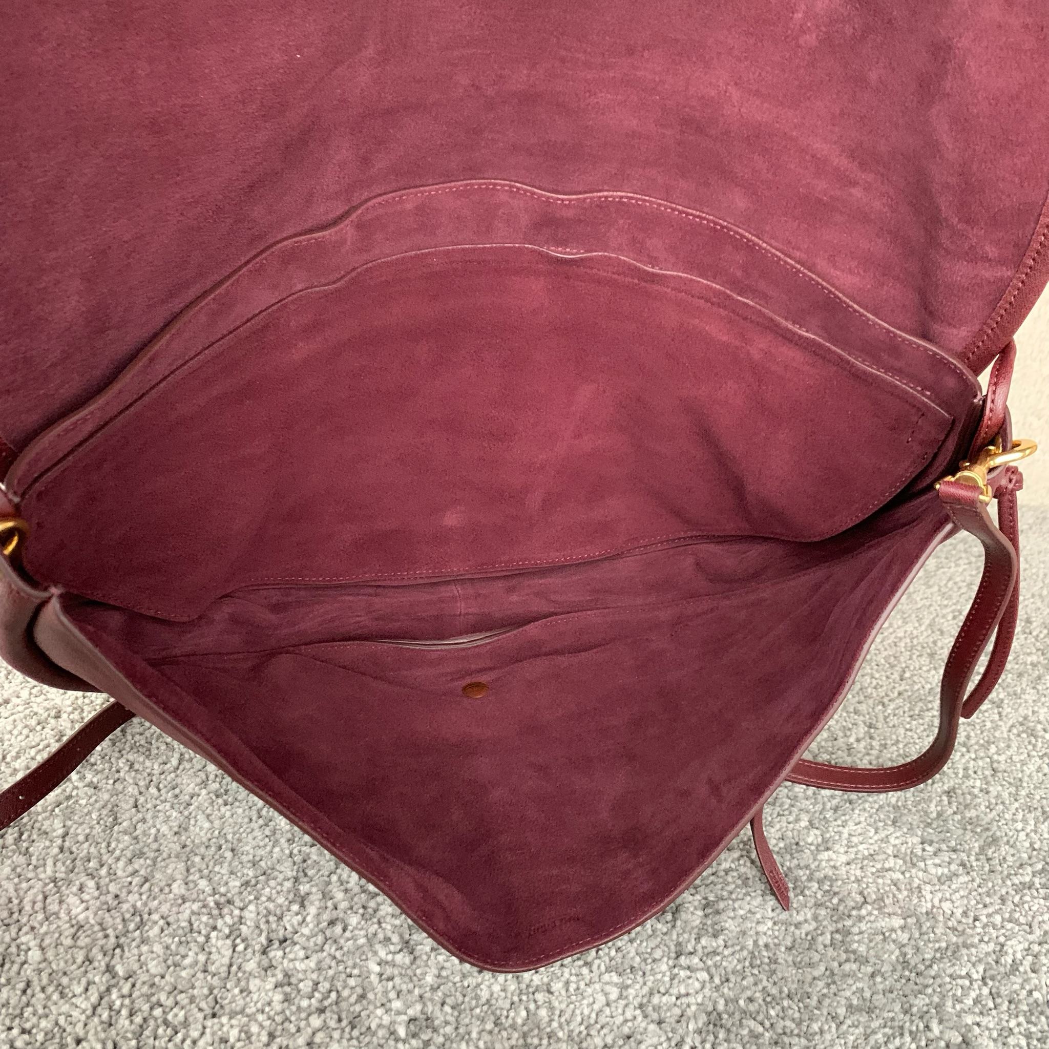 SOFT TRIOMPHE HALFMOON 手袋46X19X10厘米)羊皮革牛皮绒面革衬里金色饰面肩背