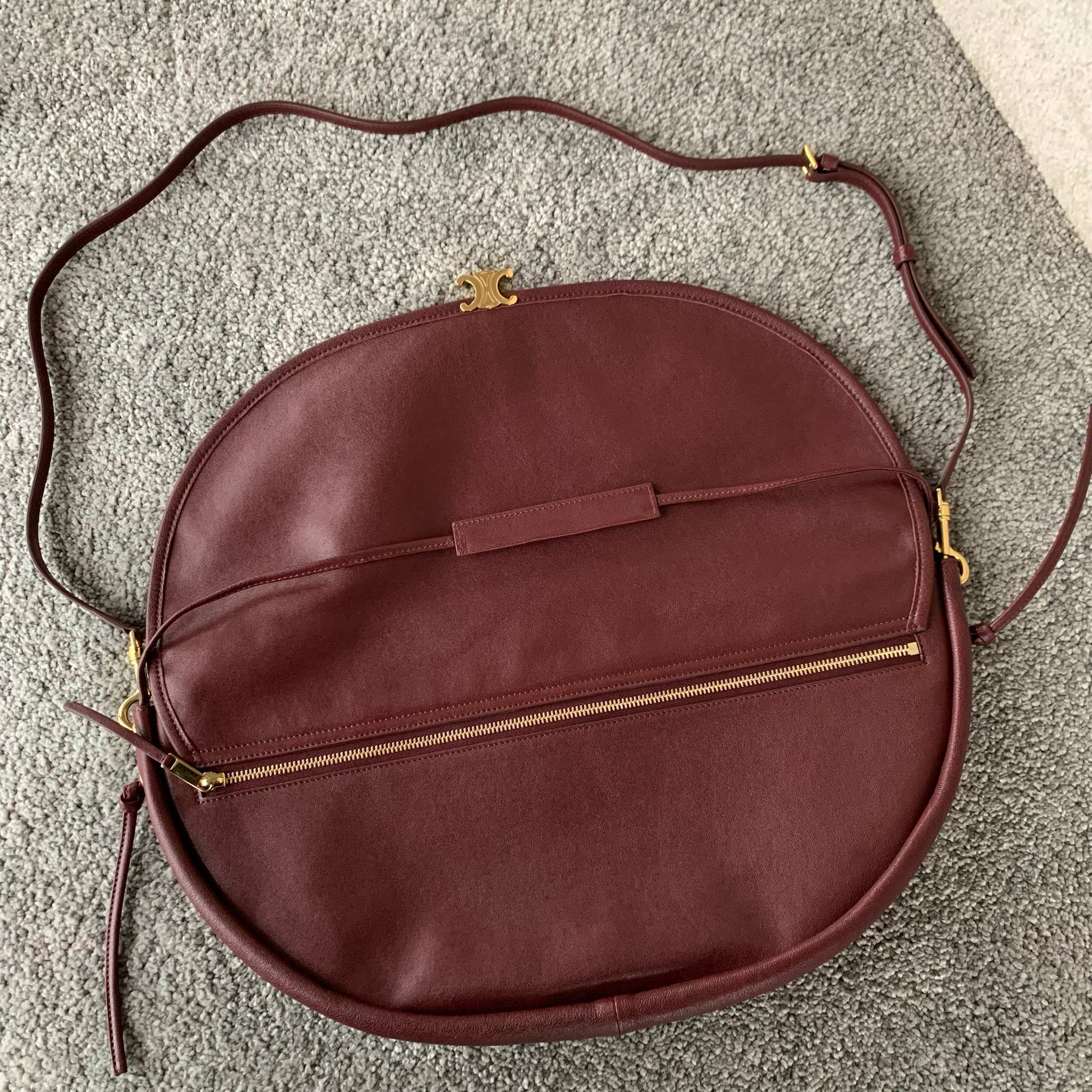 SOFT TRIOMPHE HALFMOON 手袋46X19X10厘米)羊皮革牛皮绒面革衬里金色饰面肩背